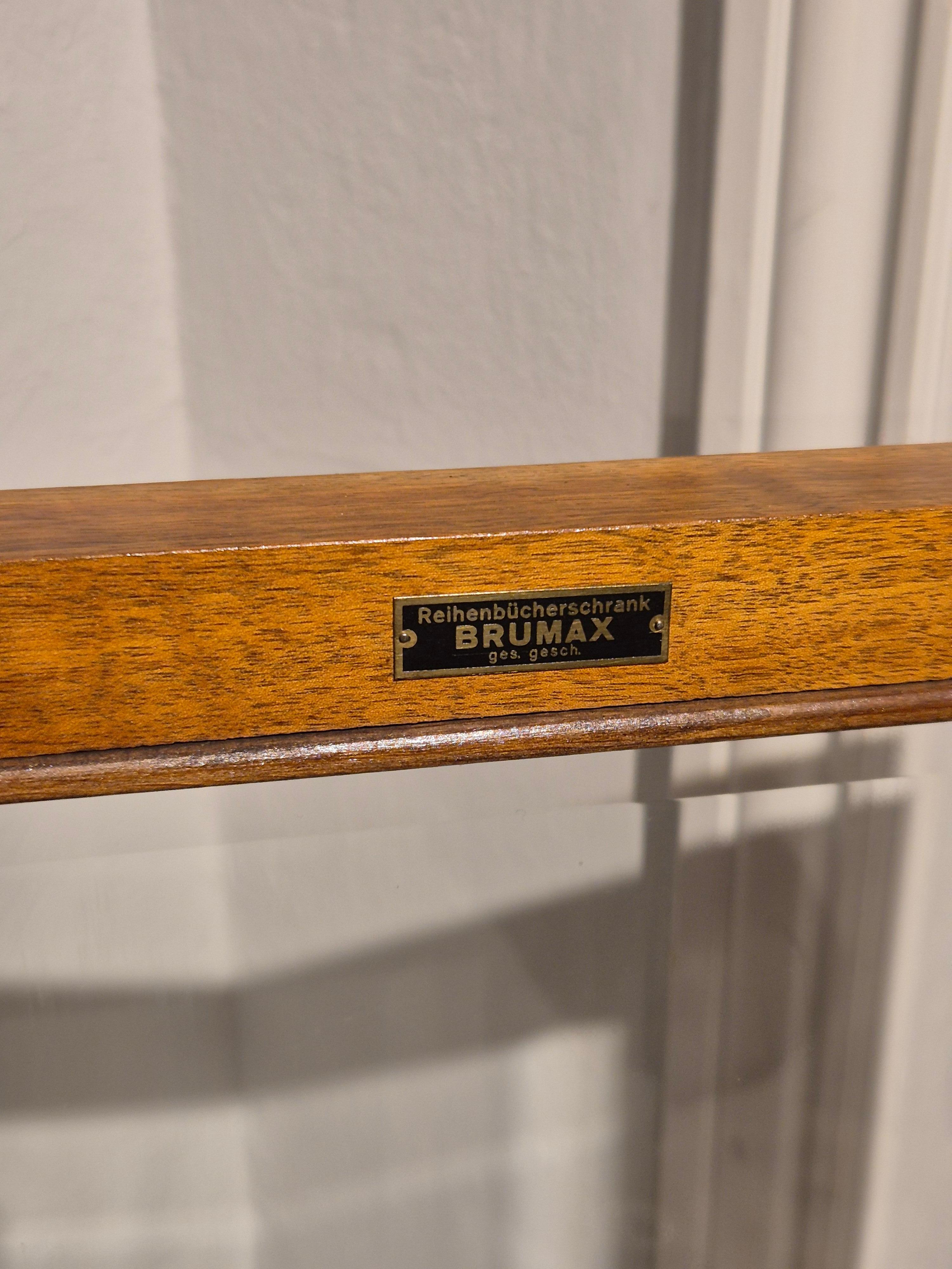 Ottone Librerie / vetrine in noce di Brumax, Germania anni '30 in vendita