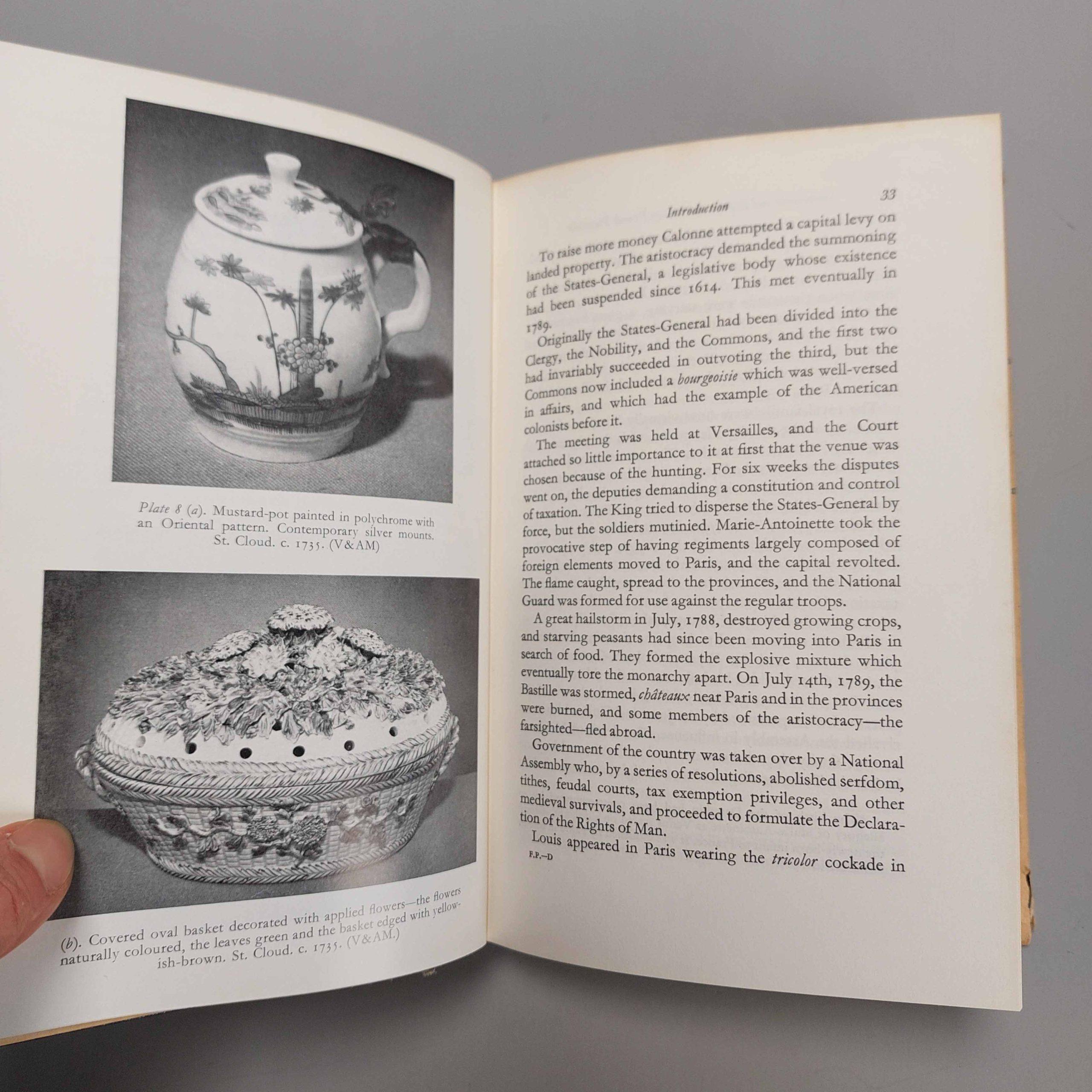 Buch Europäisches Porzellan des siebzehnten und achtzehnten Jahrhunderts Französisches Porzellan im Zustand „Gut“ im Angebot in Amsterdam, Noord Holland