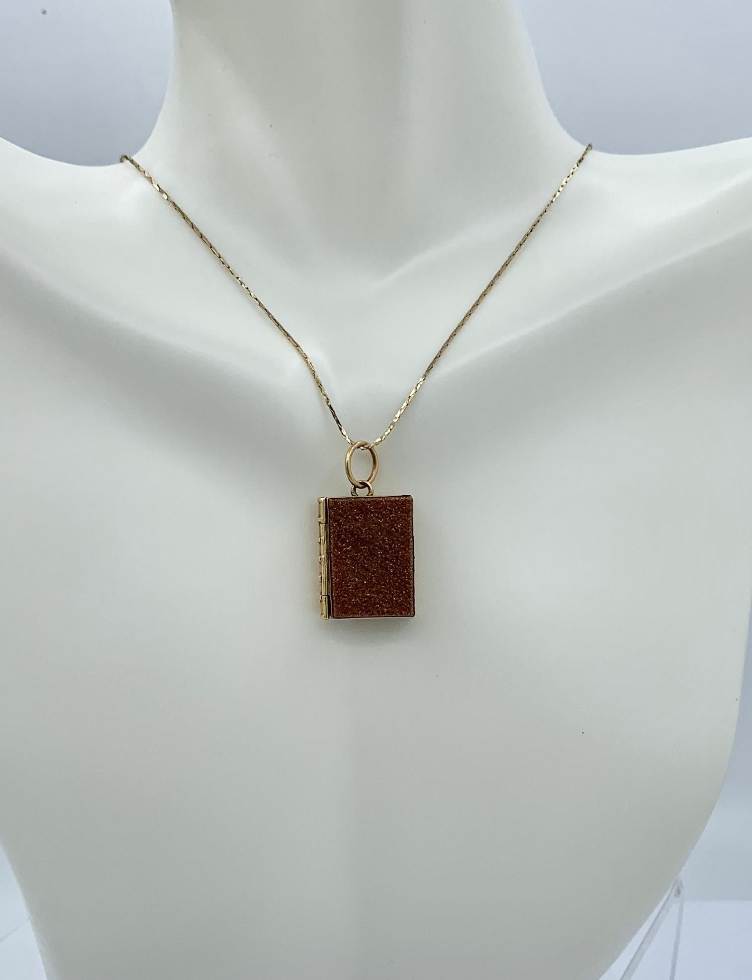 Book Form Goldstone Picture Locket Pendant Charm 14 Karat Gold Victorian, 1890 In Good Condition For Sale In New York, NY