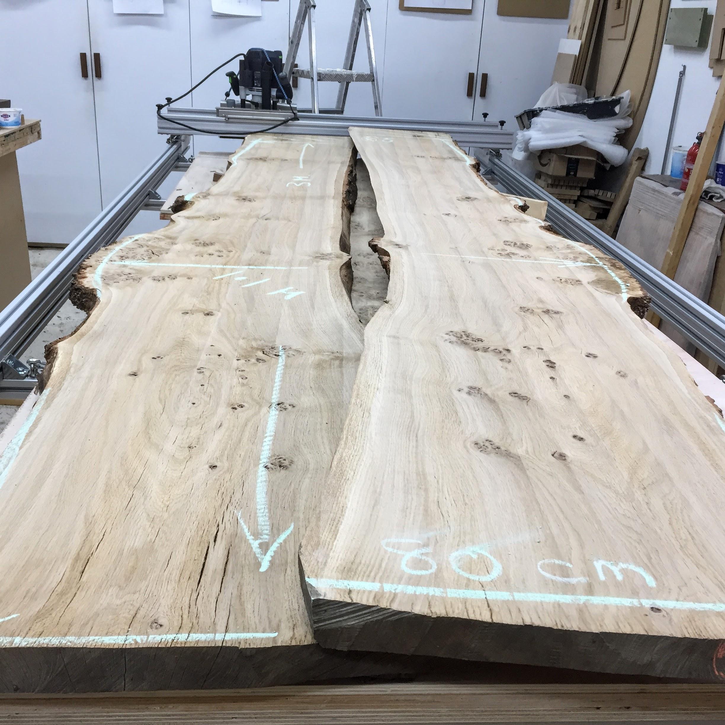 Live Edge Book-matched English oak table by Jonathan Field. For Sale 2