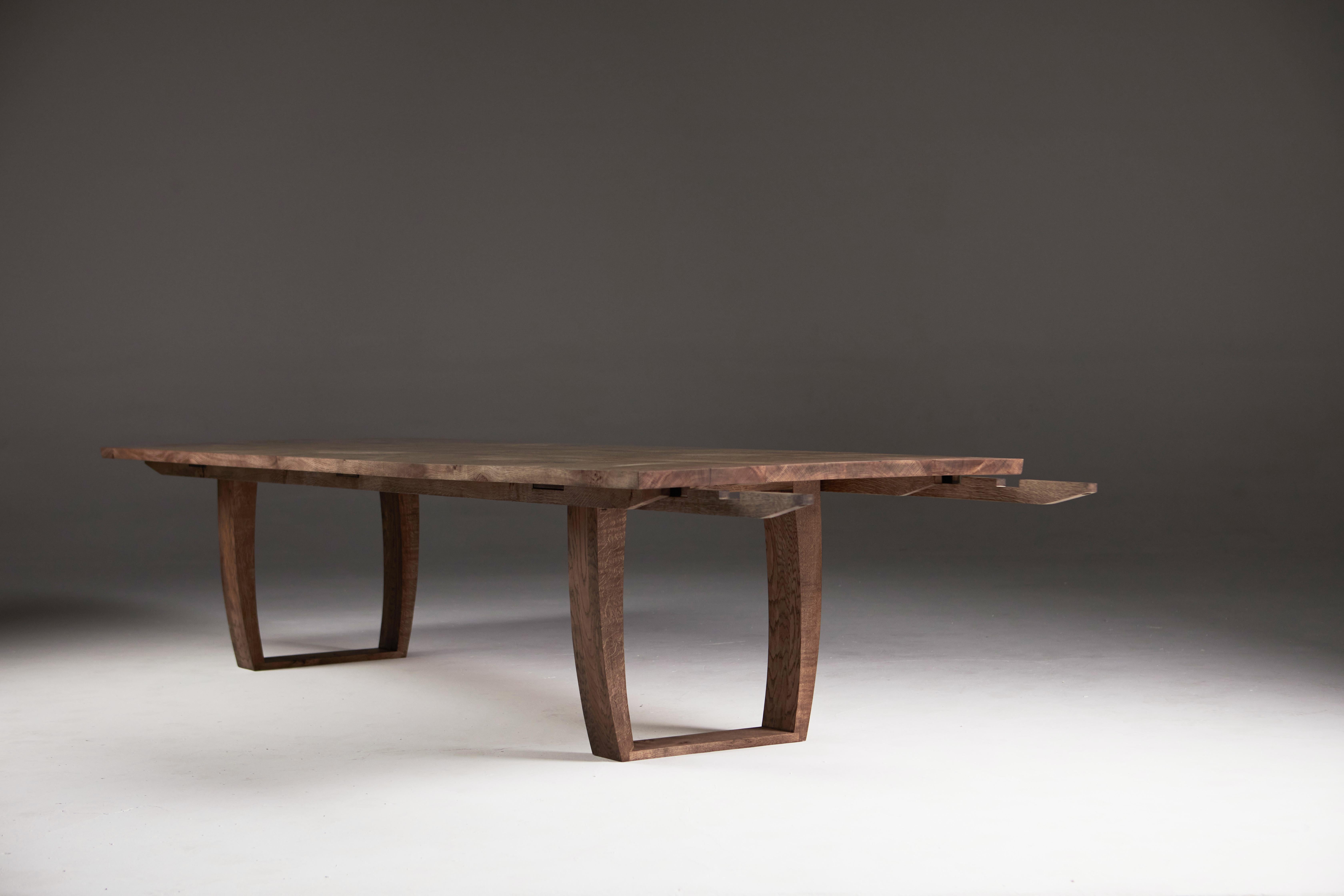 XXIe siècle et contemporain Table à rallonge assortie en chêne anglais massif en vente