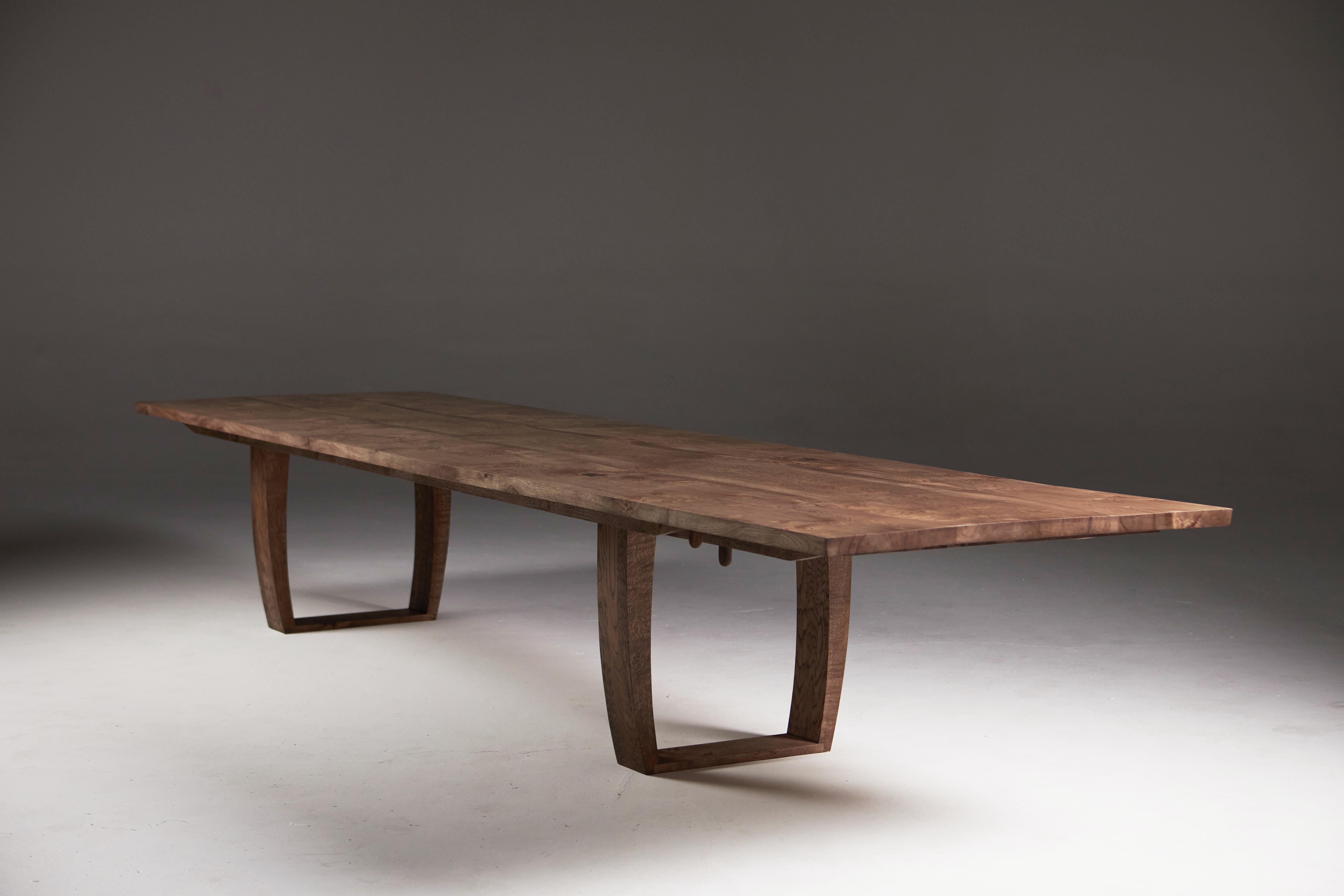 Table à rallonge assortie en chêne anglais massif en vente 2