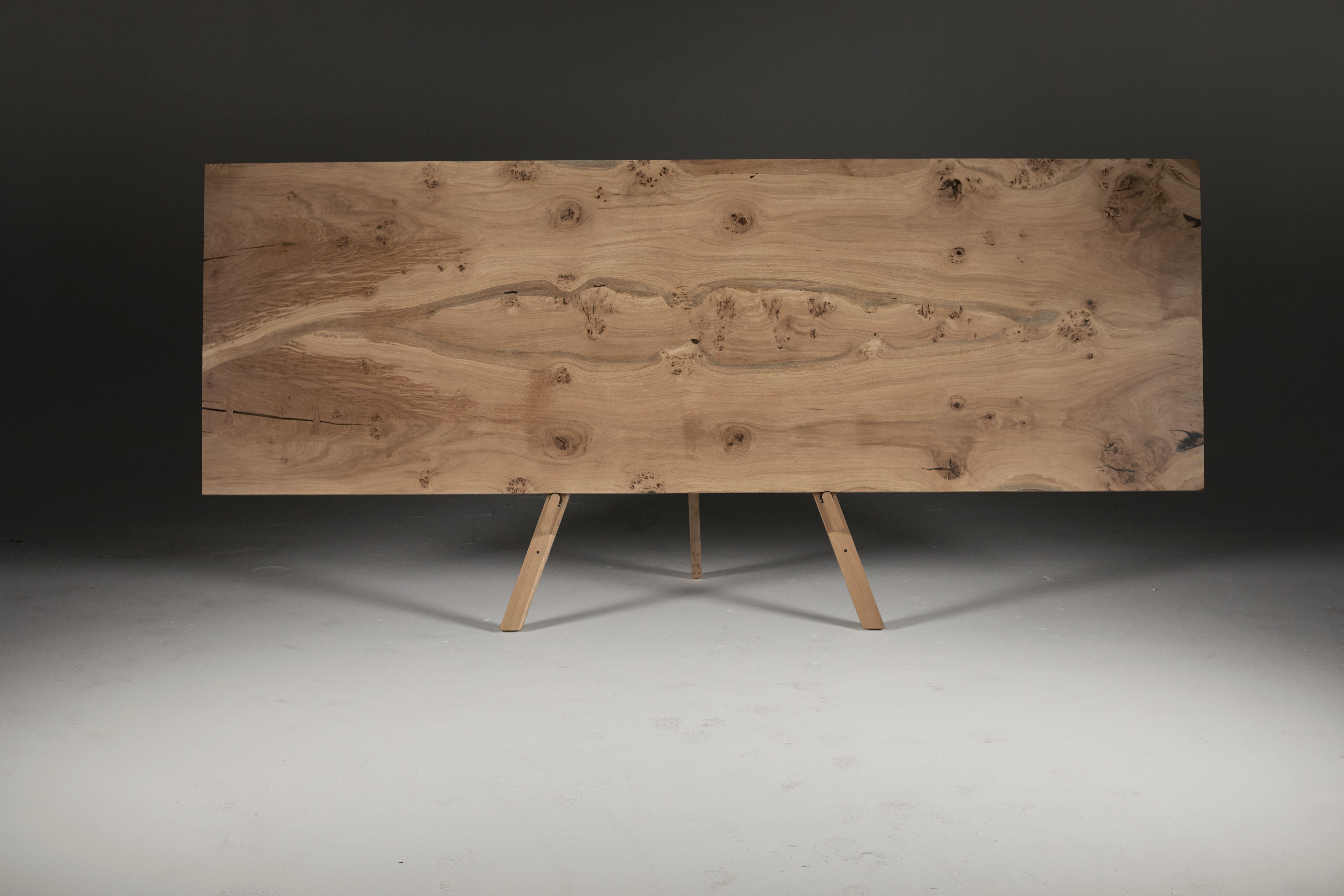 Organique Book-matched pippy Oak table with Inverted Live Edge legs by Jonathan Field en vente