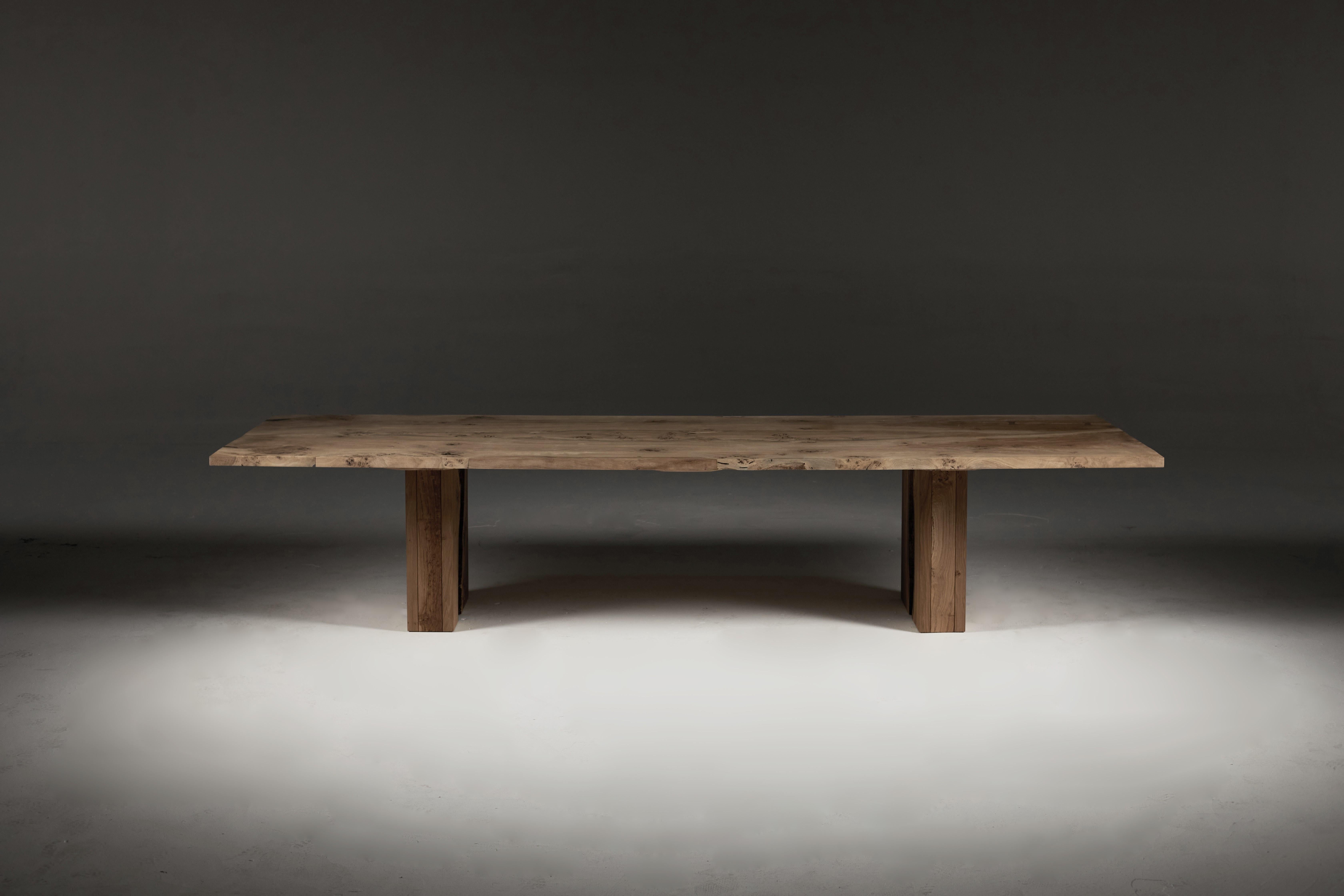 Anglais Book-matched pippy Oak table with Inverted Live Edge legs by Jonathan Field en vente