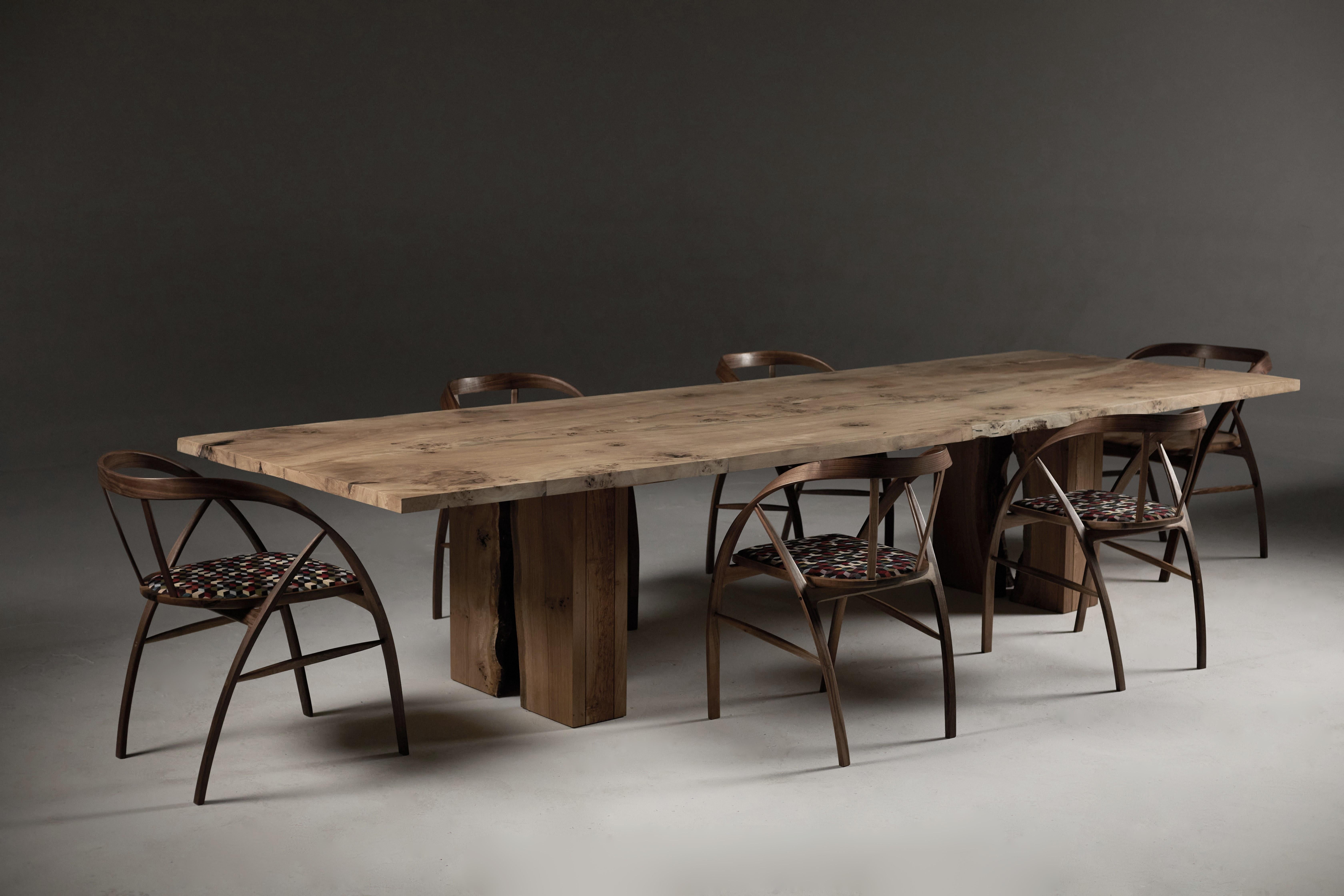 XXIe siècle et contemporain Book-matched pippy Oak table with Inverted Live Edge legs by Jonathan Field en vente