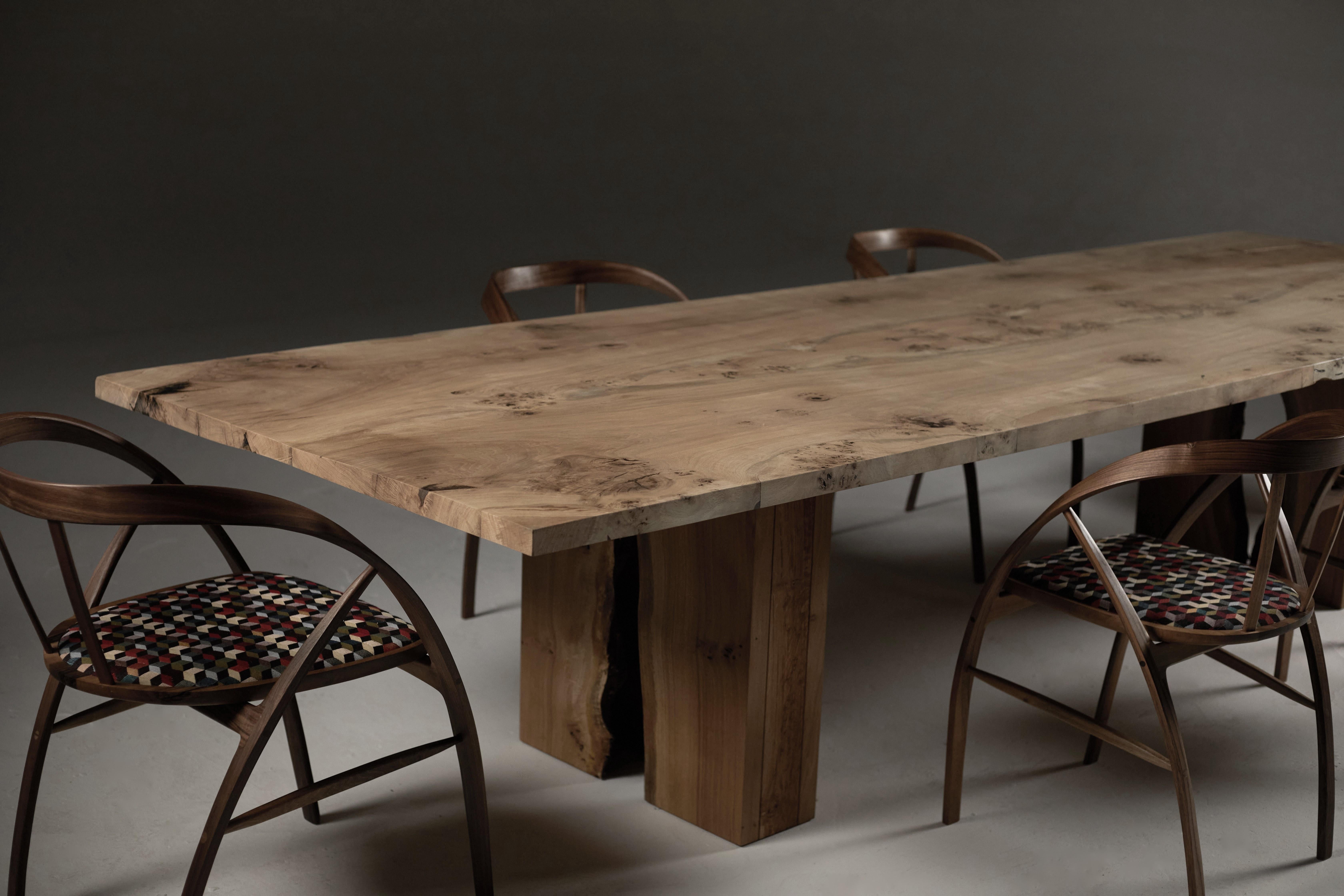 Chêne Book-matched pippy Oak table with Inverted Live Edge legs by Jonathan Field en vente