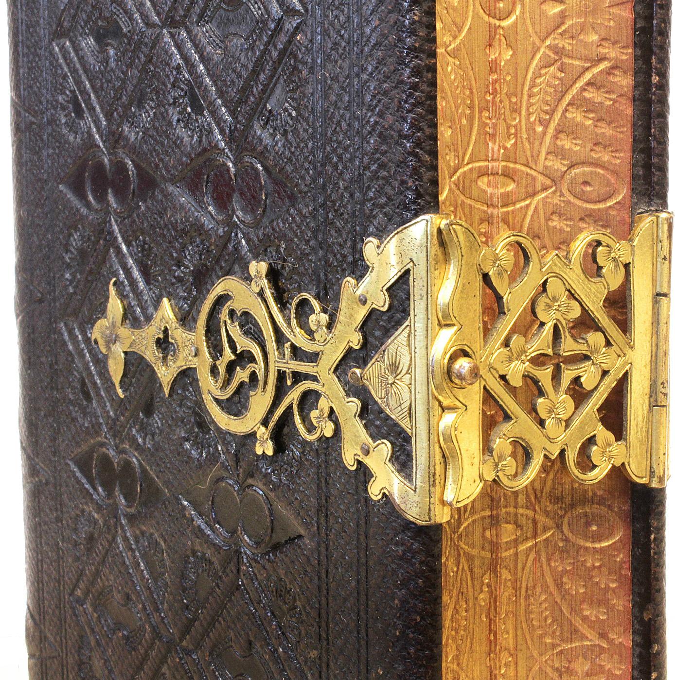 Metà XIX secolo Libro della preghiera comune - 1852 - in una bella rilegatura montata in ottone! in vendita