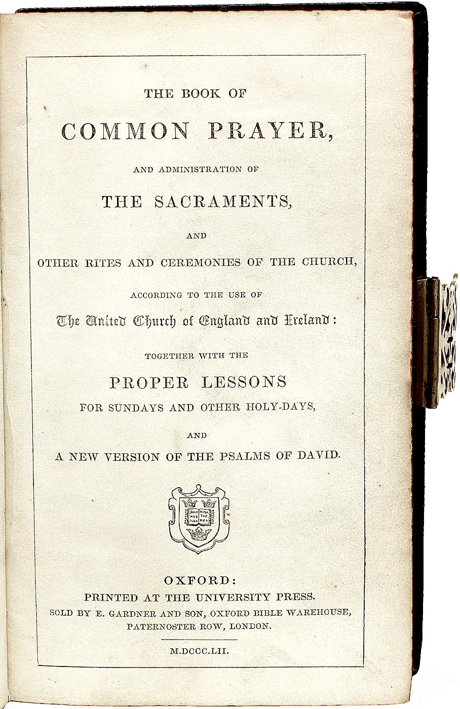 Tessuto Libro della preghiera comune - 1852 - in una bella rilegatura montata in ottone! in vendita