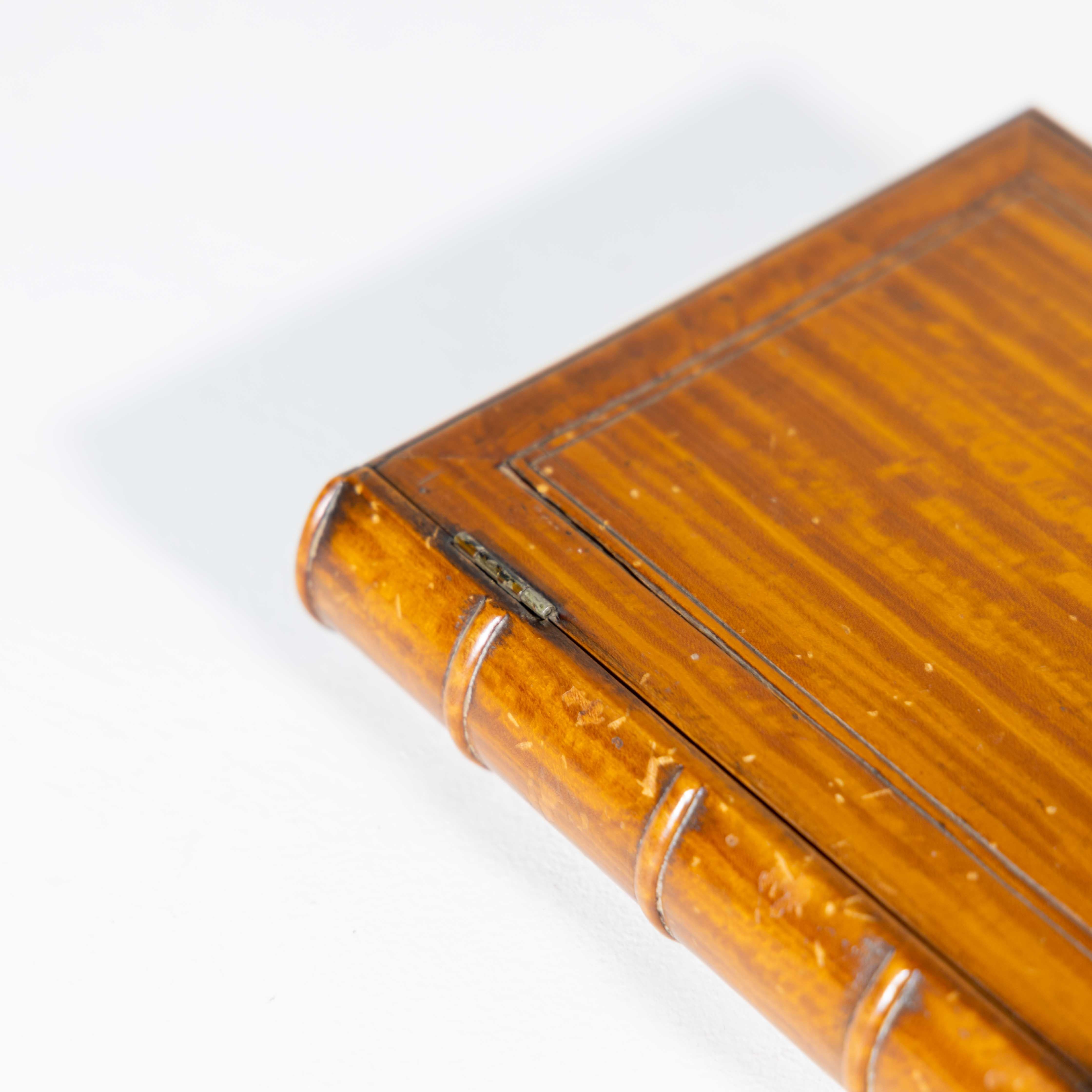 Book-förmige Schmuckschatulle, England, Mitte des 19. Jahrhunderts im Zustand „Gut“ in Greding, DE