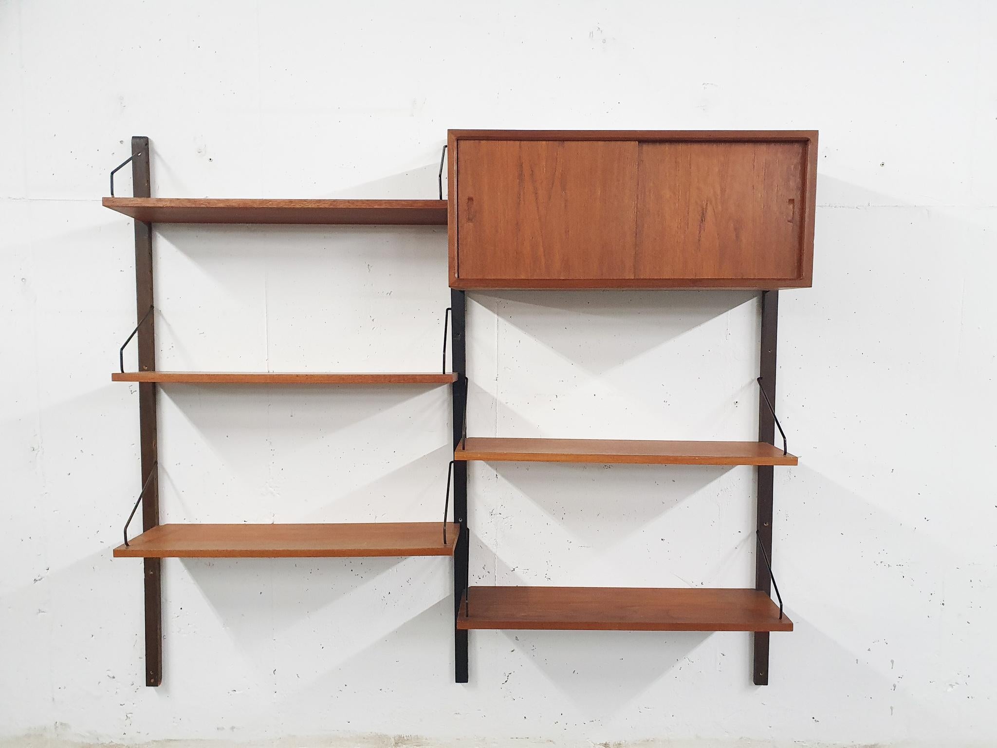 Black wooden risers and teak veneer book shelves and cabinet with black metal hooks.
This wall unit consist of:
3 x shelf: 80 x 20 cm
2 x shelf: 80 x 24 cm
1 x cabinet: 80 x 30 x 33cm (L x D x H)
3 risers: 145 cm.
