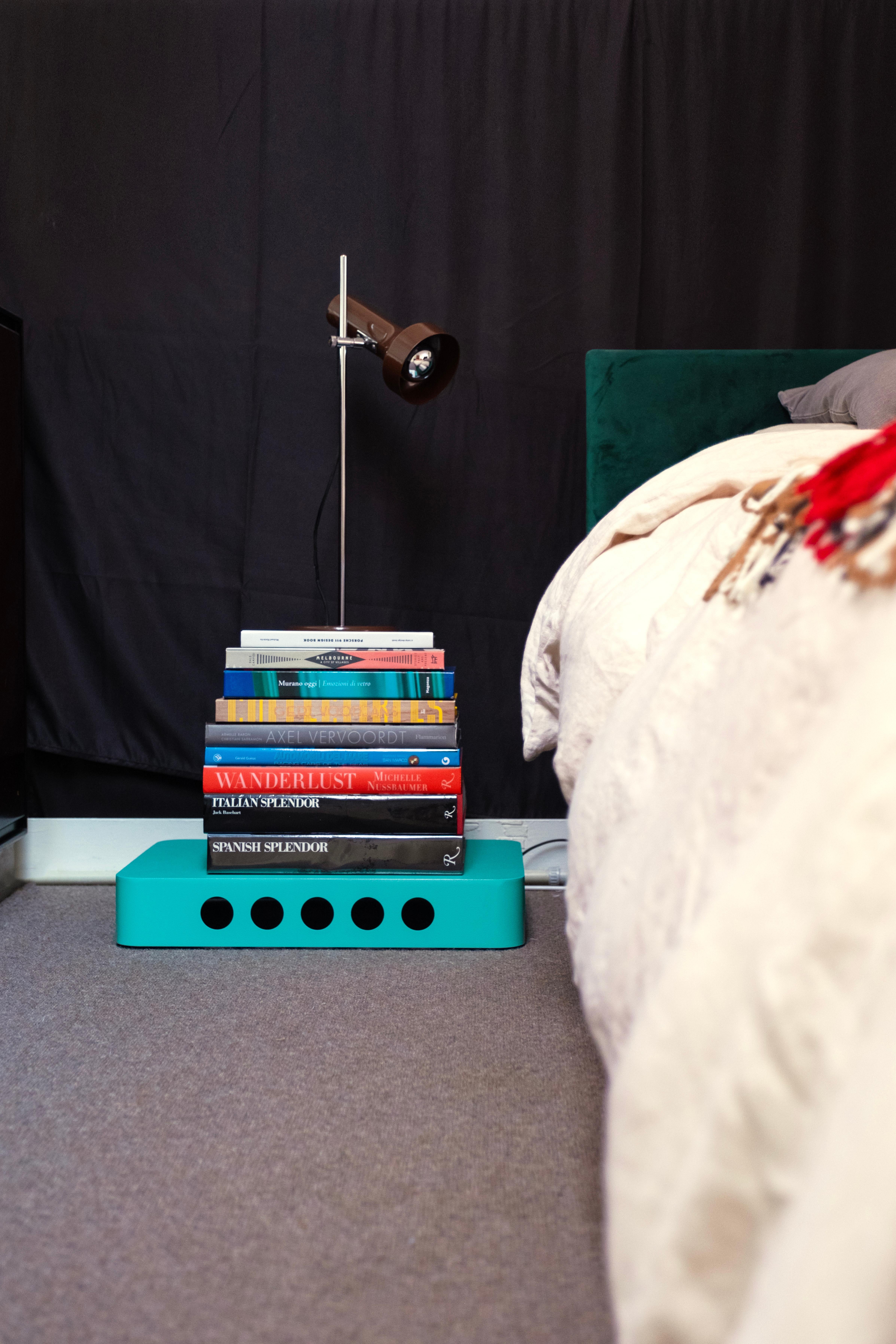 Tablero para libros contemporáneo Spinzi Meccano, bandeja para libros, diseño italiano rojo brillante en venta 6