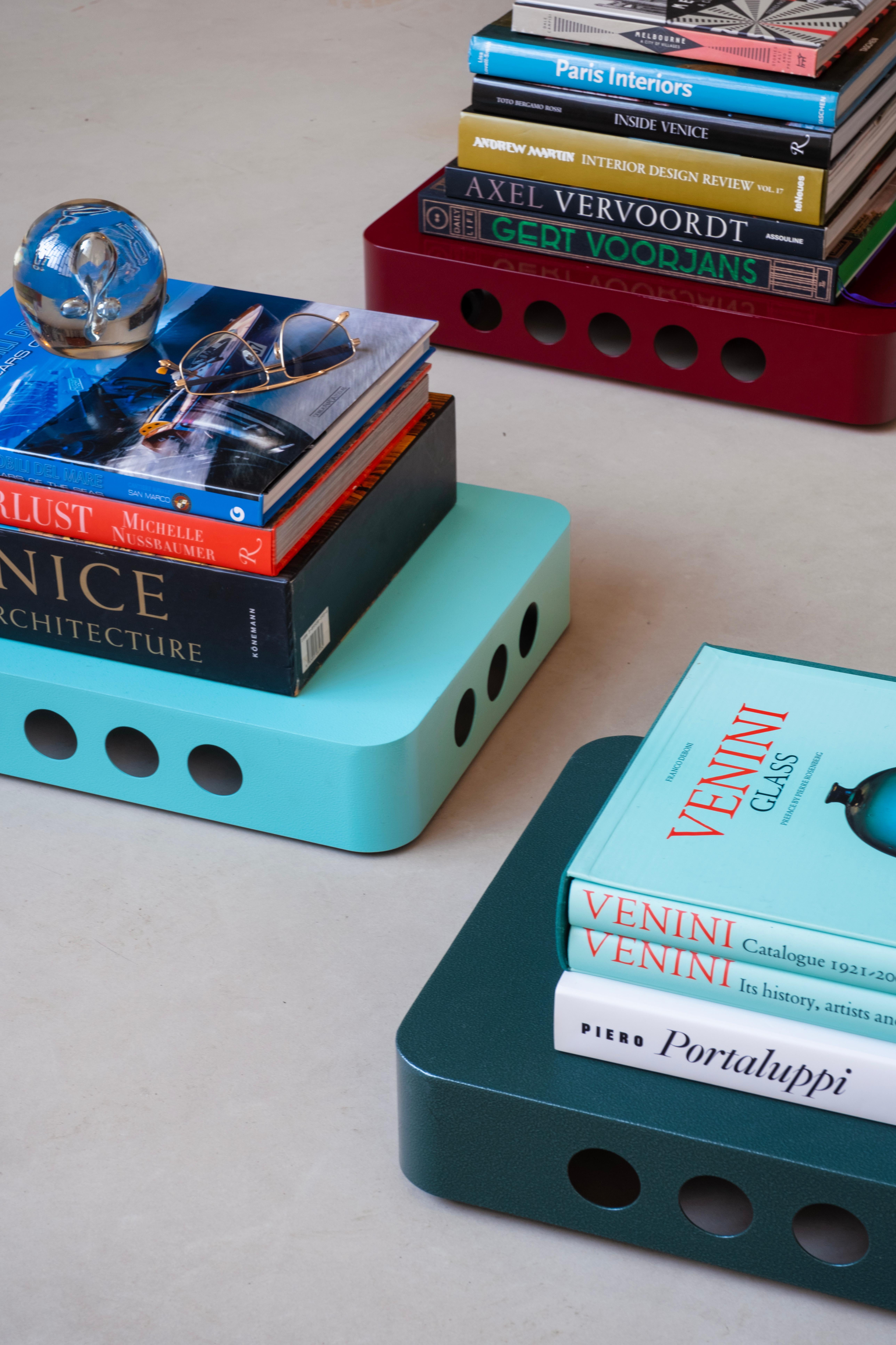 Tablero para libros contemporáneo Spinzi Meccano, bandeja para libros, diseño italiano rojo brillante en venta 1