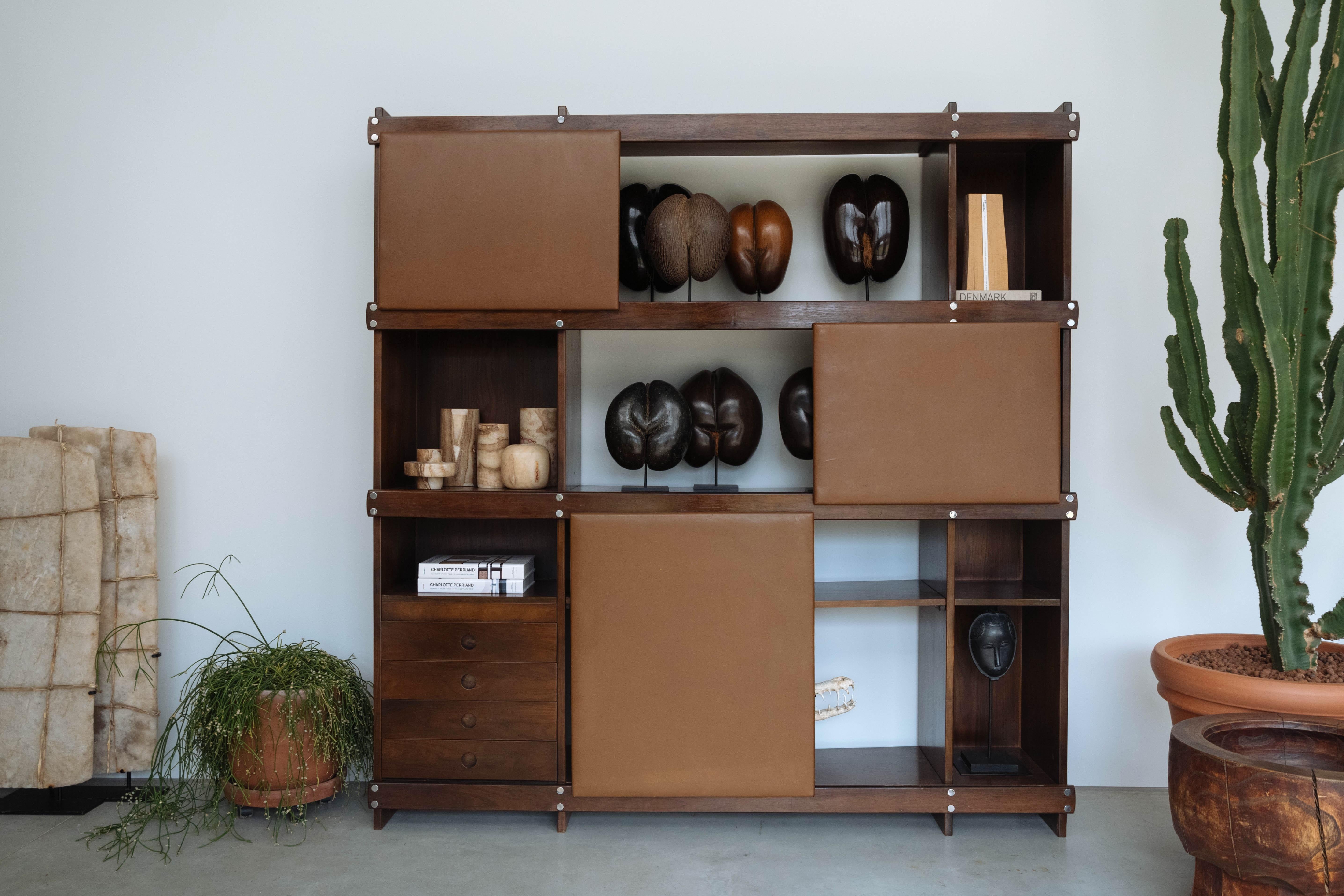 Mid-Century moderno Libreria 'Adolpho' di Sergio Rodrigues per OCA, Brasile, anni '60 in vendita