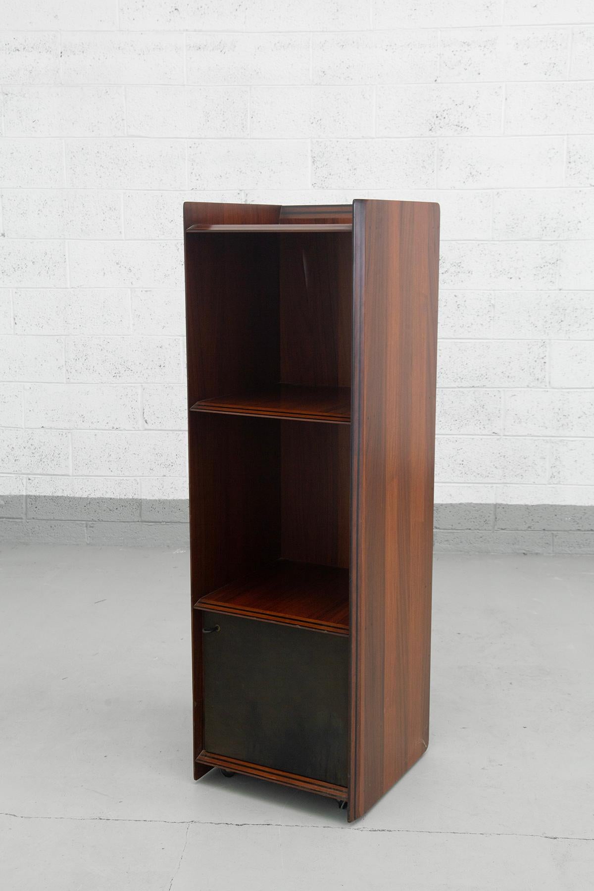 Leather Bookcase Afra e Tobia Scarpa for Max Alto series Artona For Sale