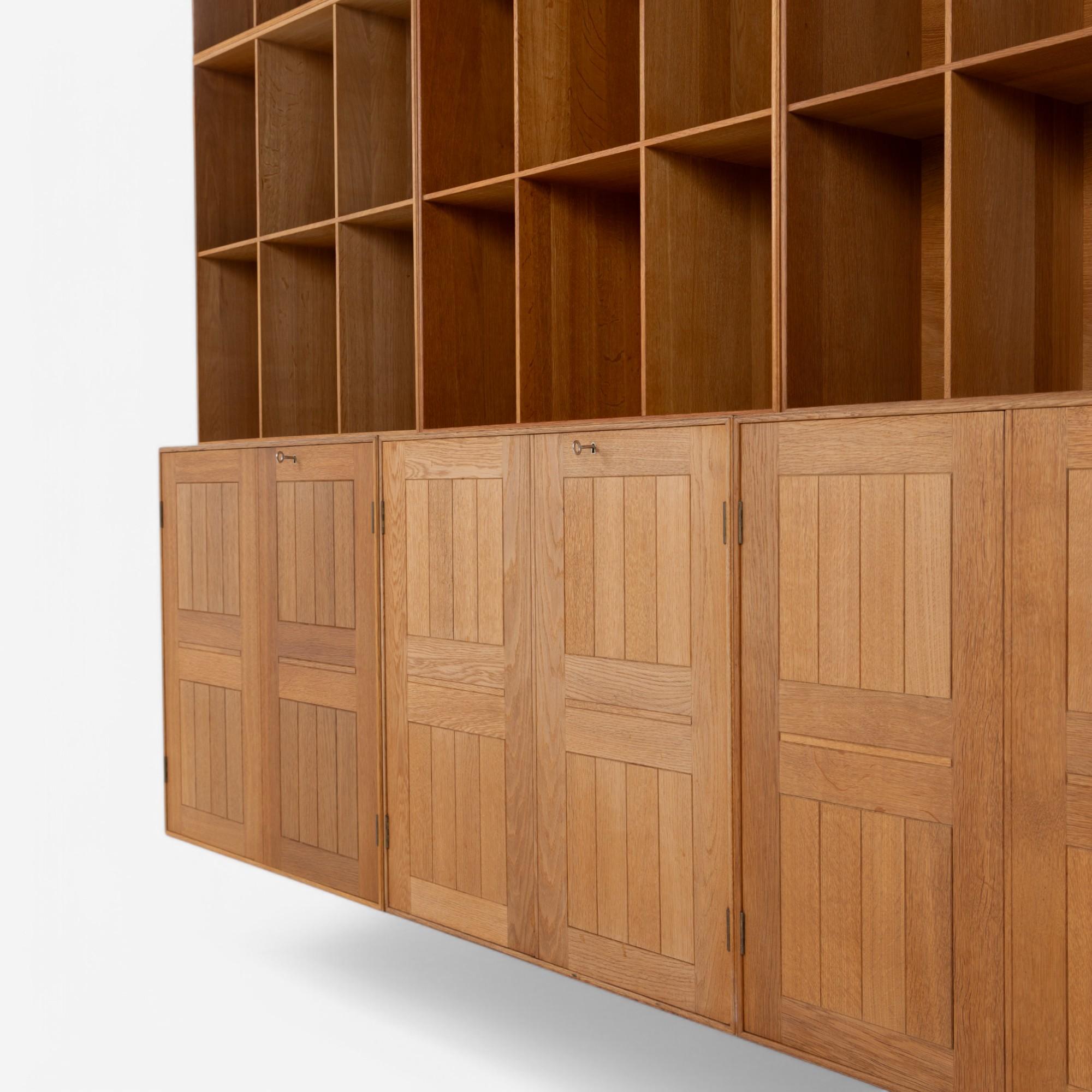 Mid-Century moderno Sistema di librerie e armadi di Mogens Koch in vendita