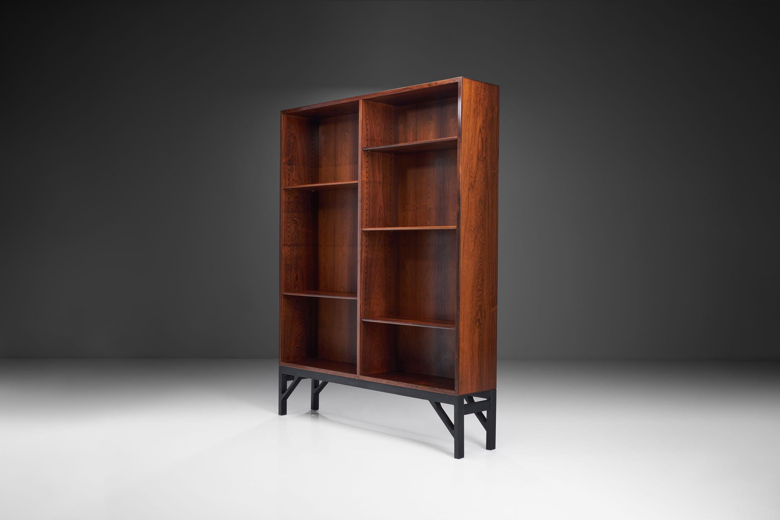 This impressive bookcase designed by Børge Mogensen reflects the Danish designer’s aesthetic that was clean and highly functional, creating pieces that stand out despite their restrained design.

The bookcase is made with a beautiful woodgrain that