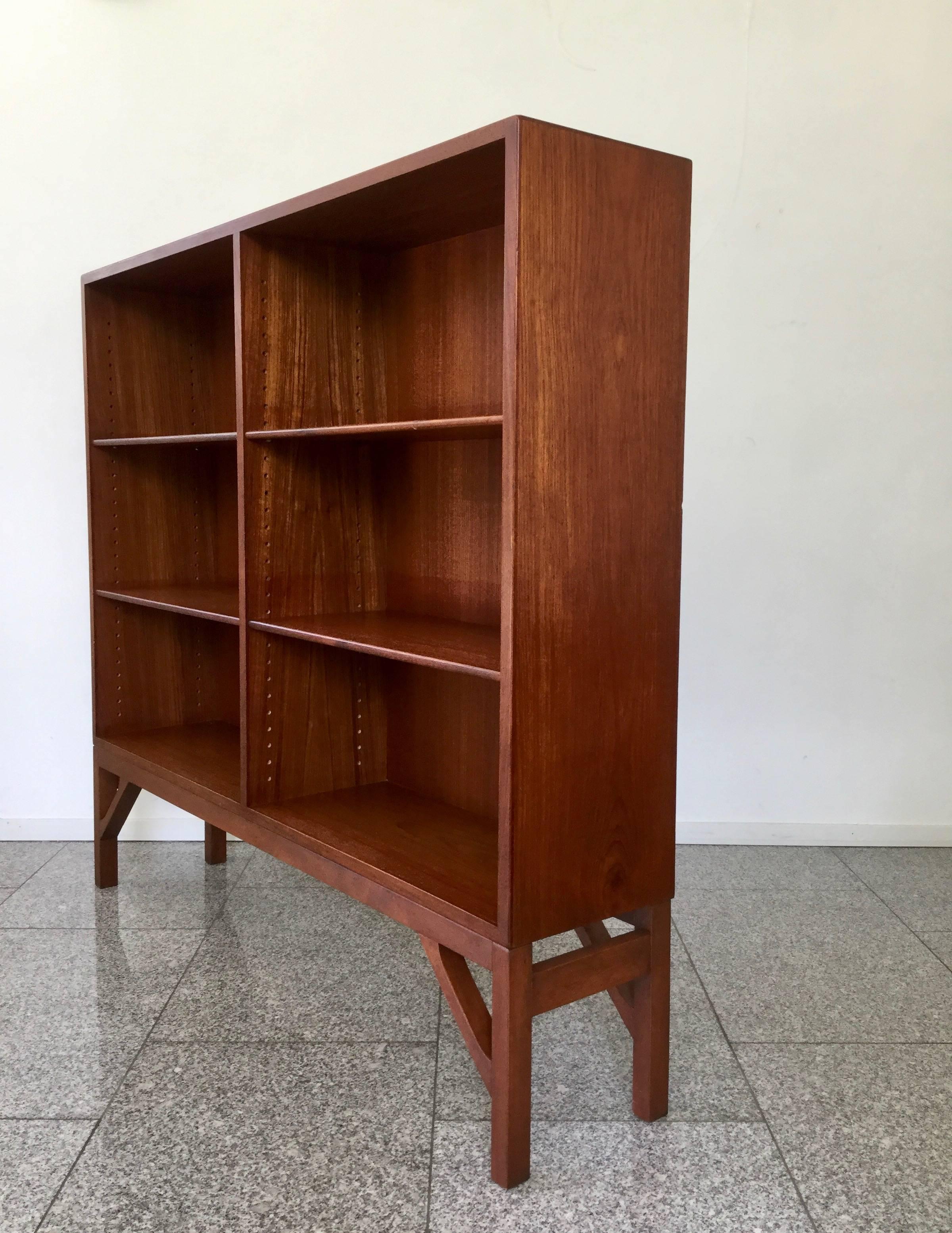 Teak bookcase by Danish designer Børge Mogensen on 'Chinese' base - a signature base by Børge Mogensen - executed by CM Madsen cabinetmakers Denmark for FDB furniture cooperation. The bookcase is divided in two compartments that each contains of two