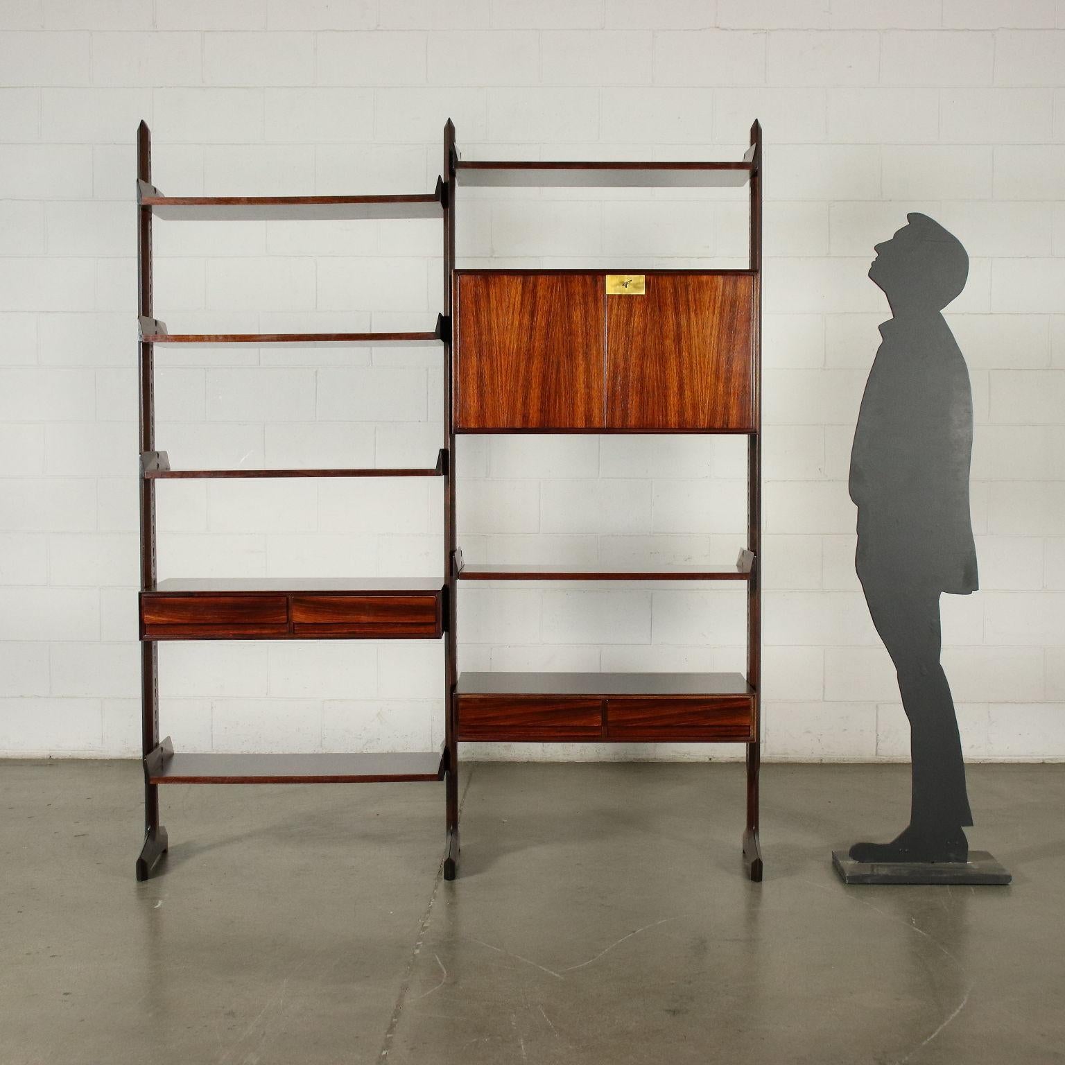 Bookcase with container elements and shelves with adjustable position. Veneered and solid wood.