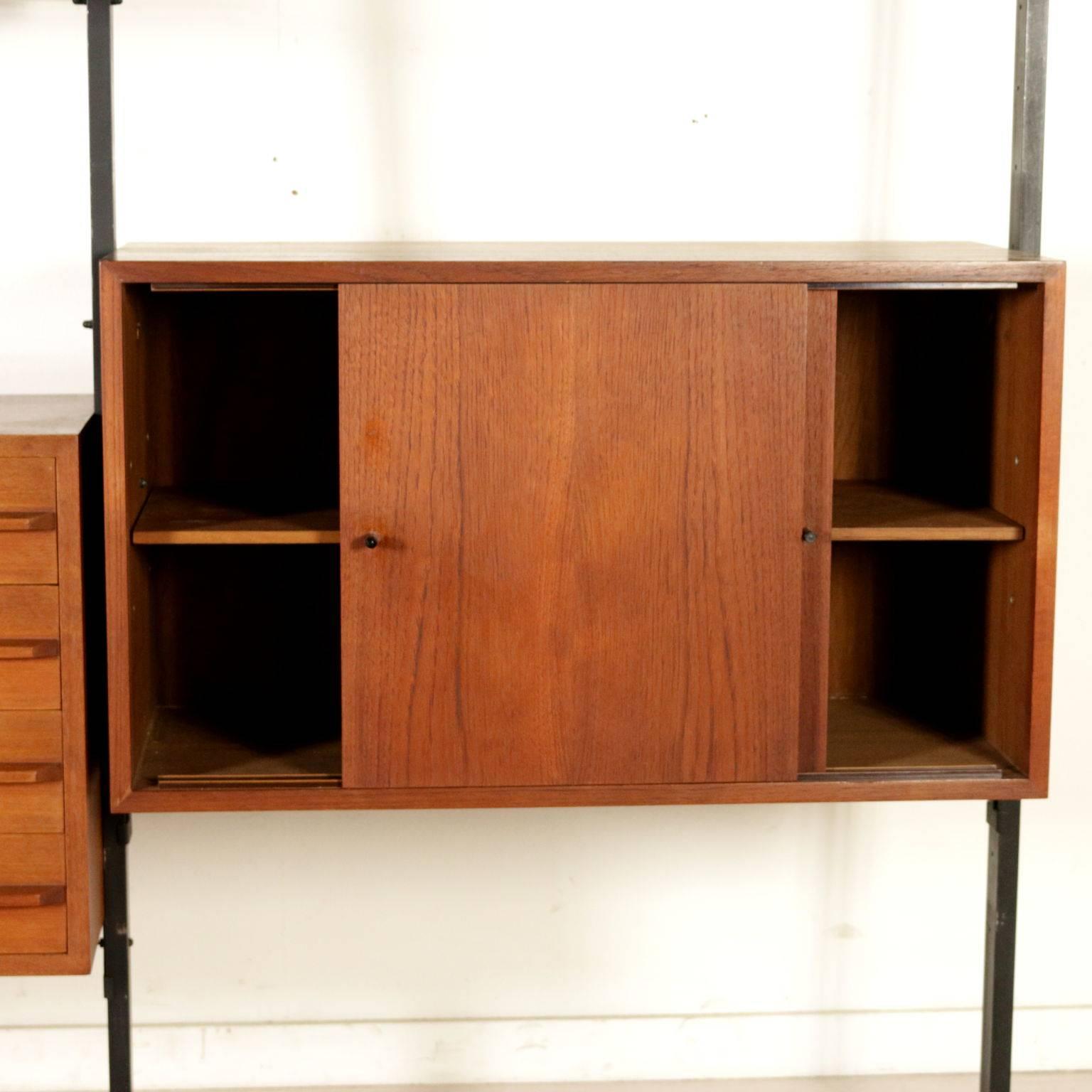 Bookcase Designed by Paolo Tilche Teak Veneer Vintage, Italy, 1950s-1960s In Good Condition In Milano, IT