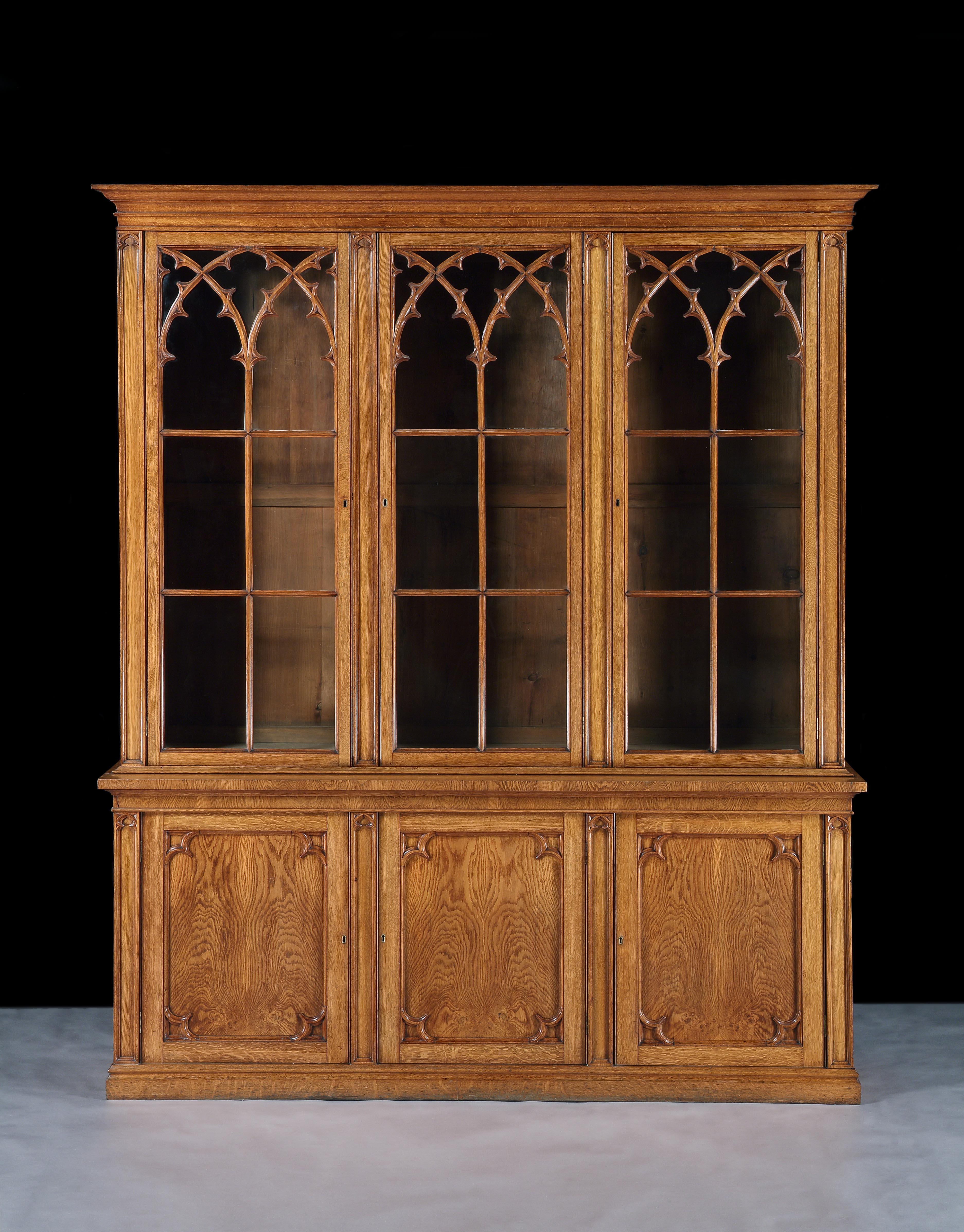 AN EXCEPTIONAL, LATE GEORGIAN, GOTHIC-REVIVAL BOOKCASE WITH CHARACTERISTIC GOTHIC DETAILING AND STUNNING OAK FIGURING 
-This is a cabinet piece of extremely high quality, the oak employed has exceptional figuring and medullary rays and it has a