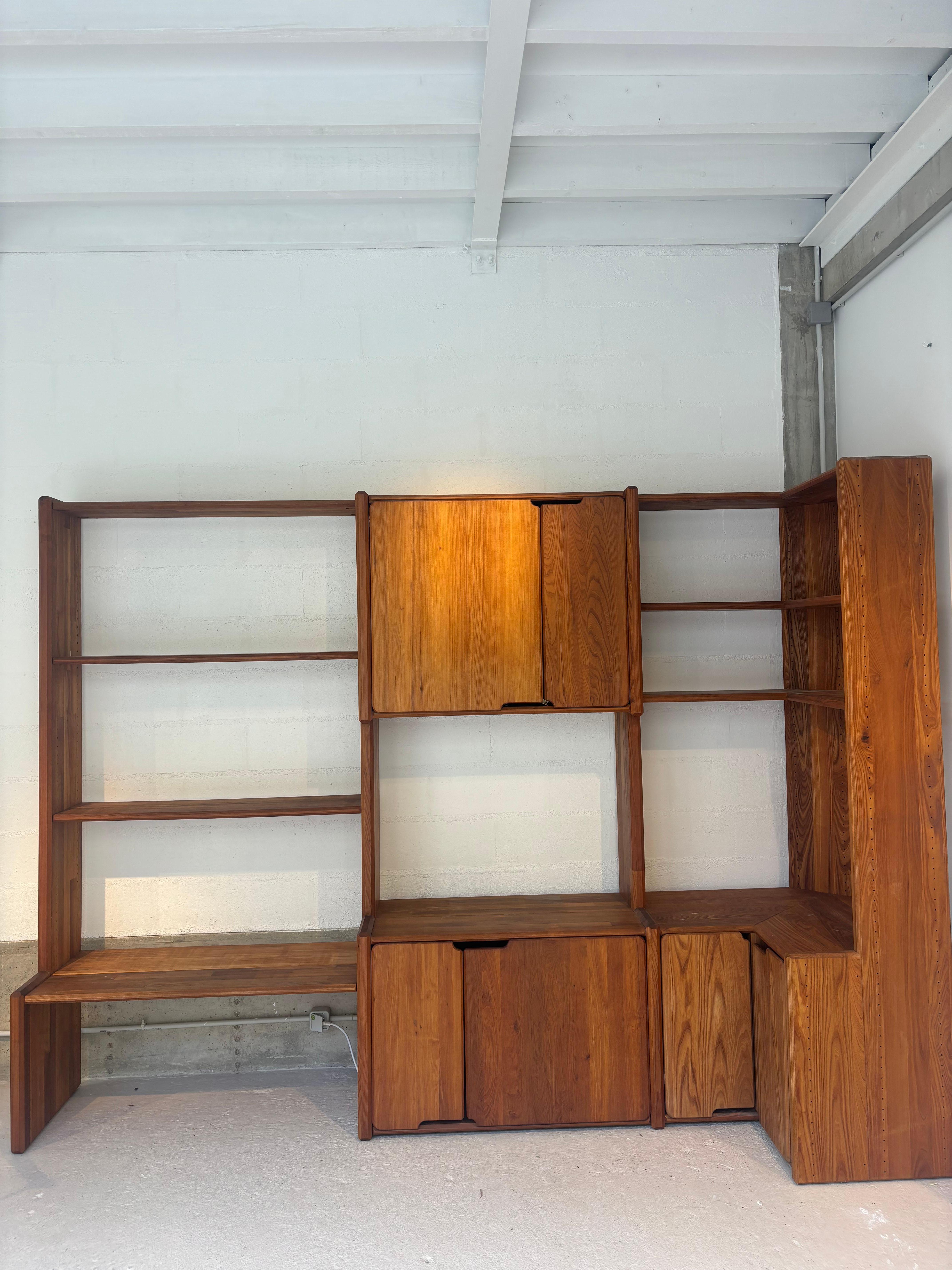 Biblioteca modulable por Pierre Chapo de la serie sistema go.
Nous avons plus d'étagère d'angles et droites. 