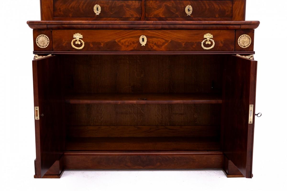 Walnut Bookcase in Empire style, France, around 1860. After renovation.