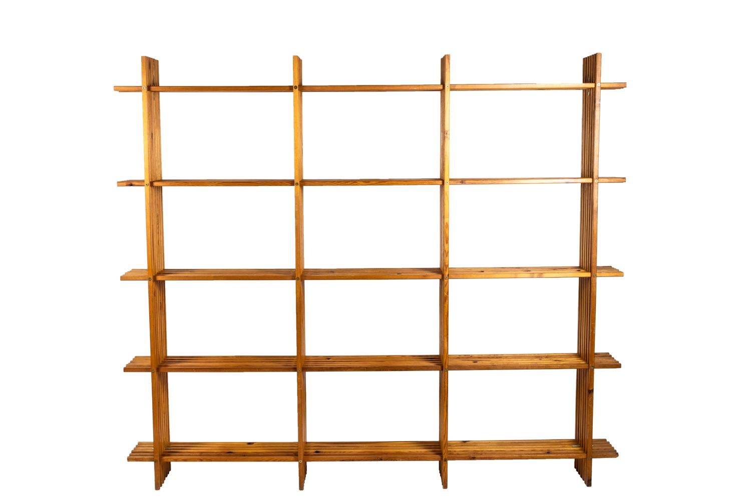 Bookcase, or shelves, in larch, rectangular in shape.

French work realized in the 1960s.

Dimensions : H 178 x W 206 x D 26 cm.

 