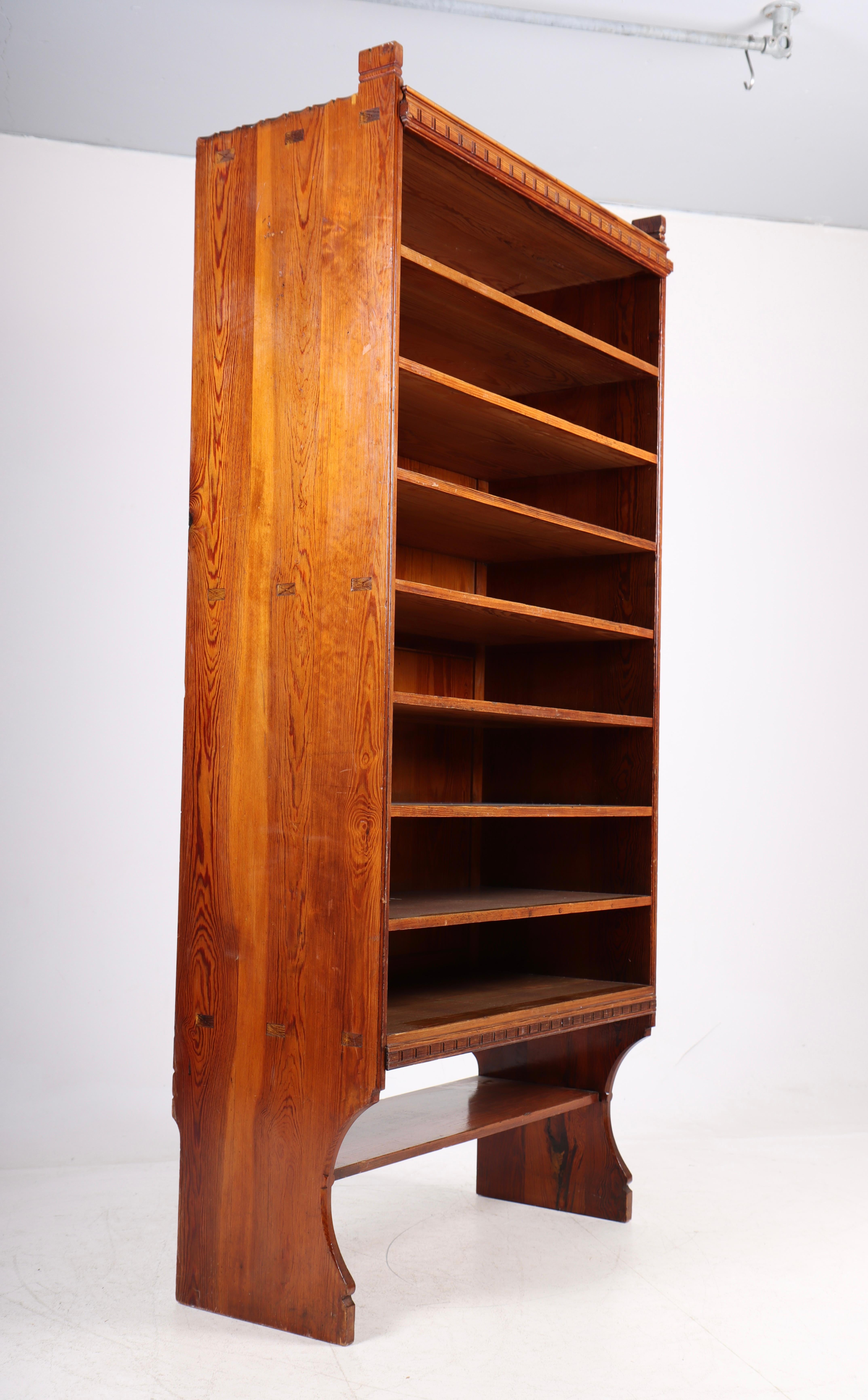 Bücherregal aus massivem Kiefernholz, entworfen von Martin Nyrop für Rud Rasmussen im Angebot 1