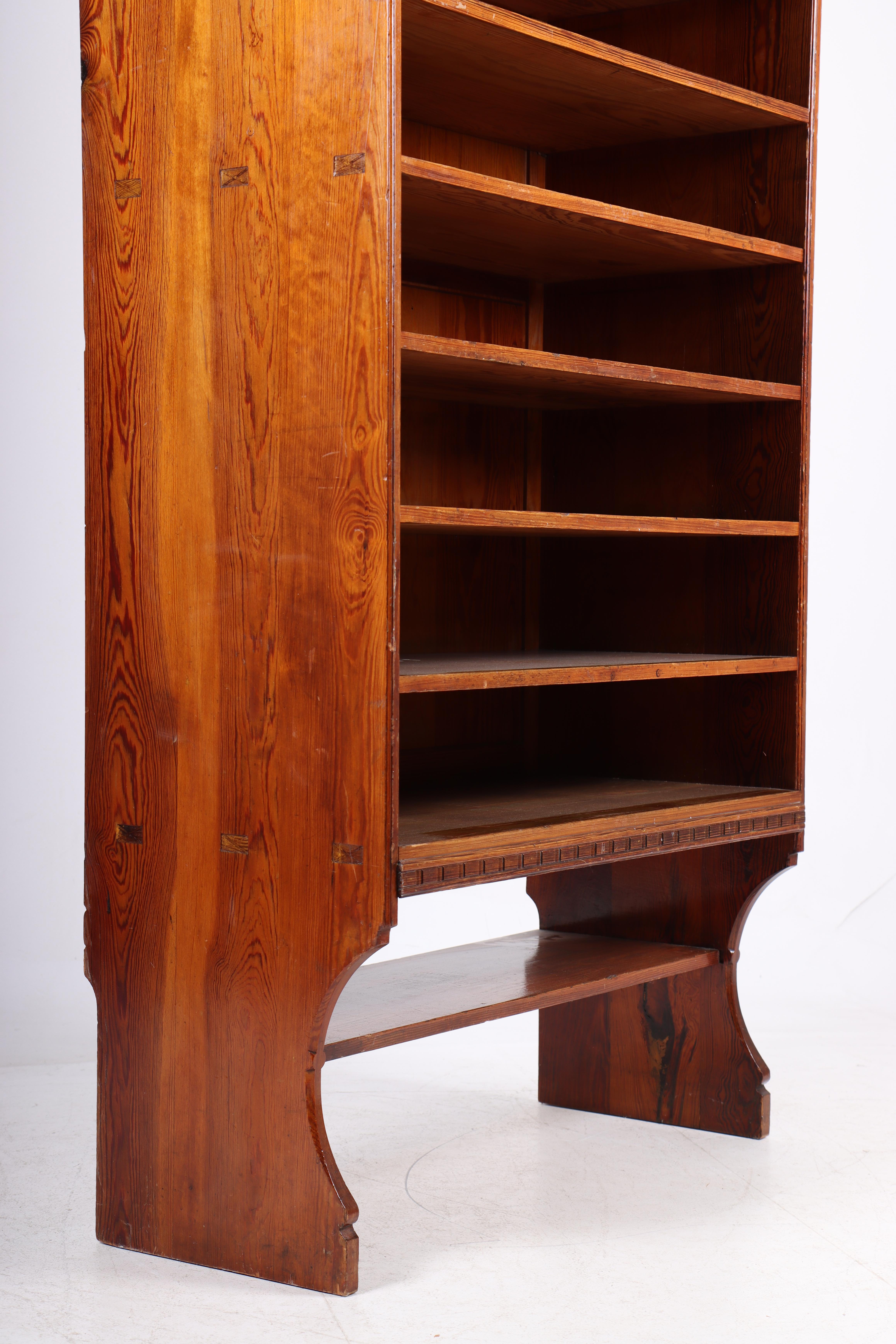 Bücherregal aus massivem Kiefernholz, entworfen von Martin Nyrop für Rud Rasmussen im Angebot 2