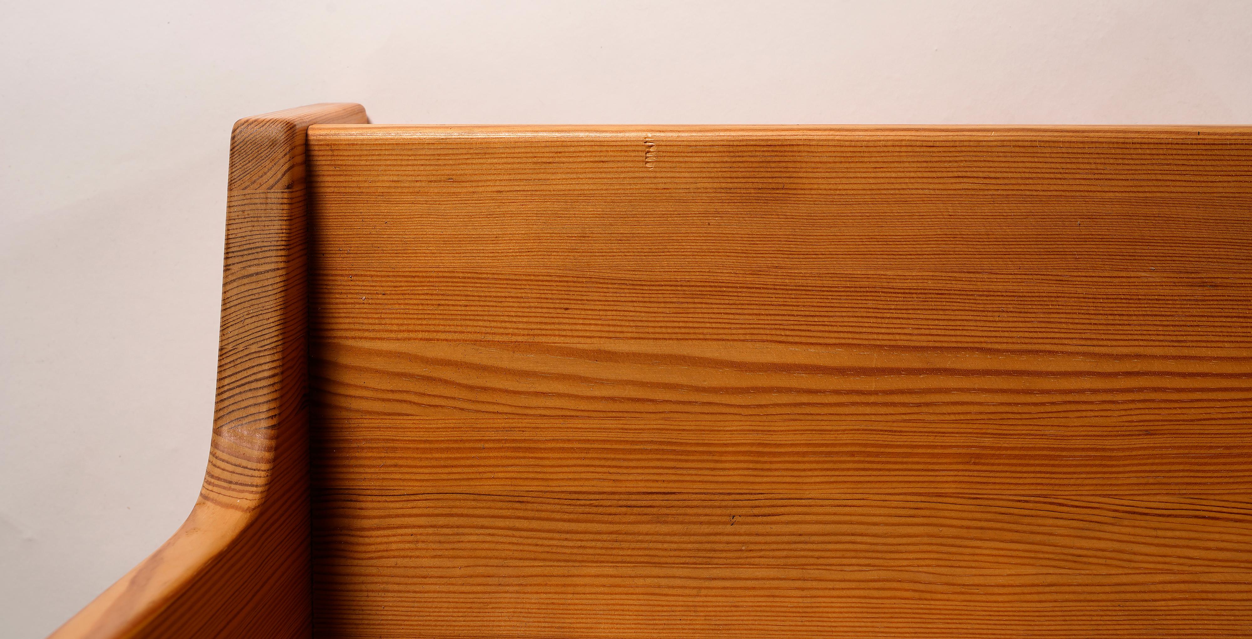 Bibliothèque en pin massif, modèle Furubo, conçue par Yngve Ekström dans les années 1970. en vente 1