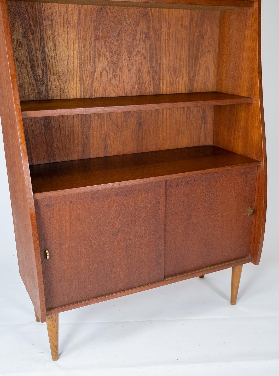 Get a piece of Danish design history with this beautiful teak bookcase from the 1960s.

This bookcase represents the timeless elegance and functionality that characterizes Danish furniture design from this era. The teak wood adds warmth and