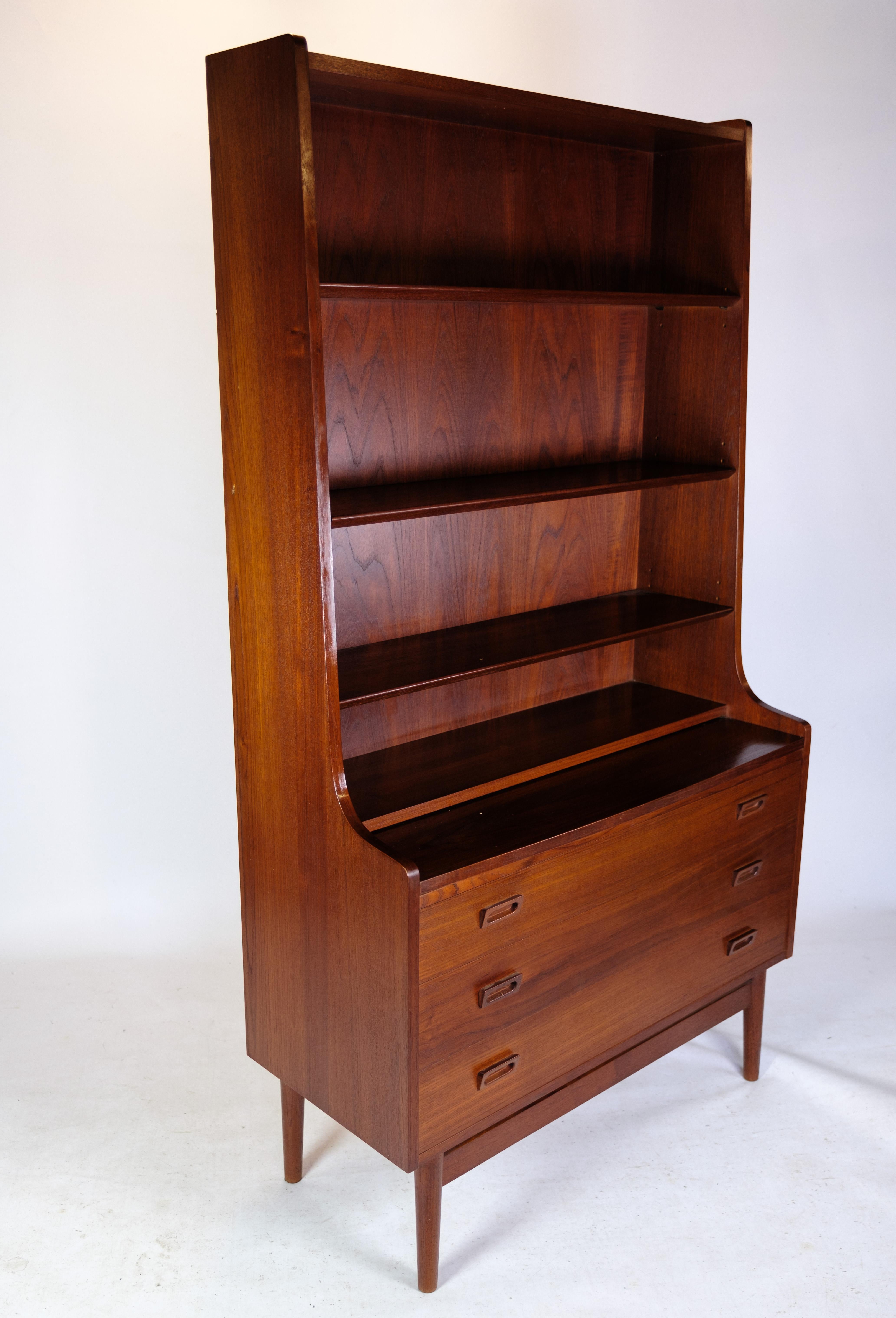 Bookcase In Teak Wood by Johannes Sorth manufactored by Bornholms Møbelfabrik In Good Condition For Sale In Lejre, DK