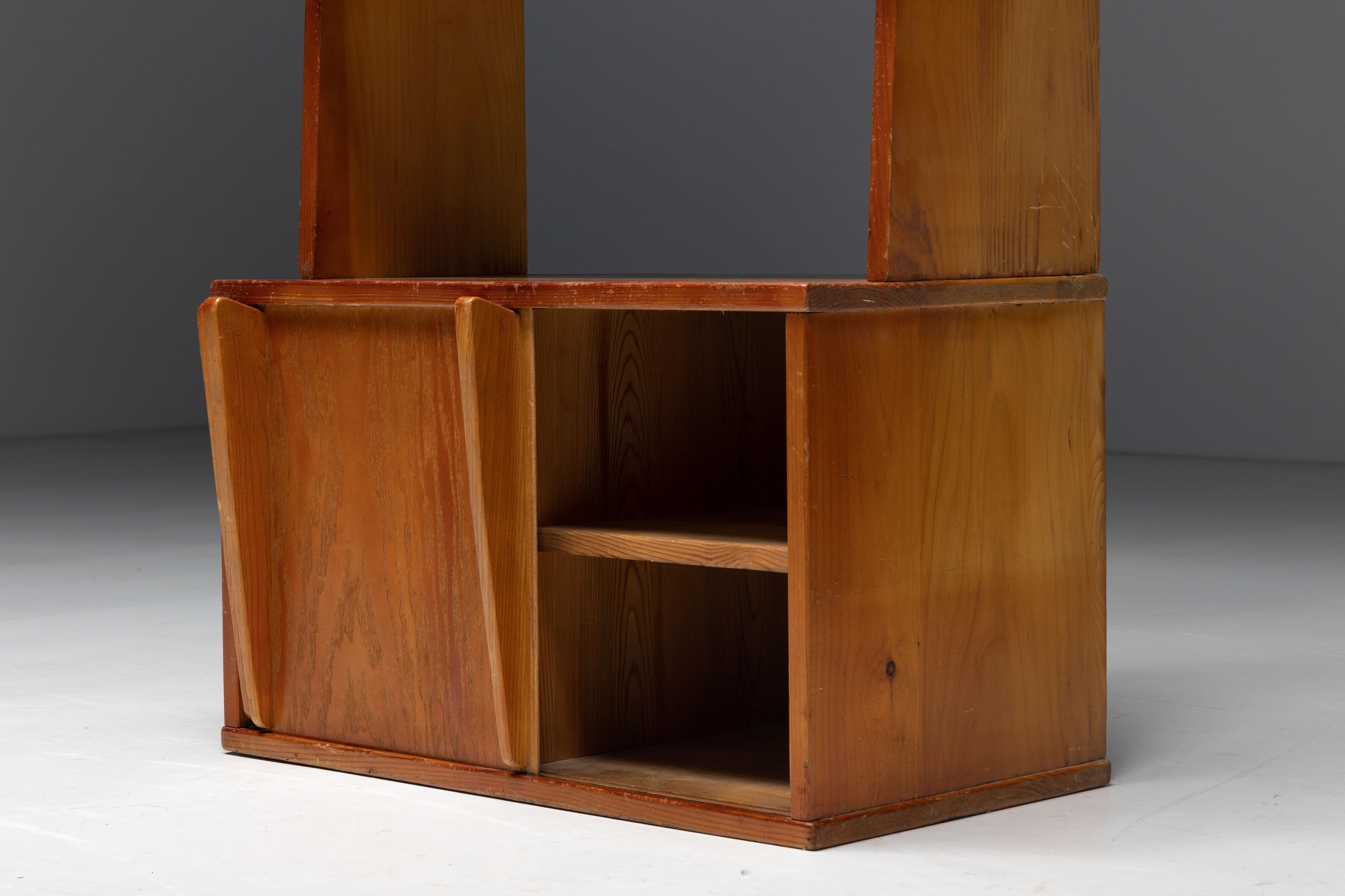 Bookcase in the style of Charlotte Perriand, France, 1960s For Sale 3