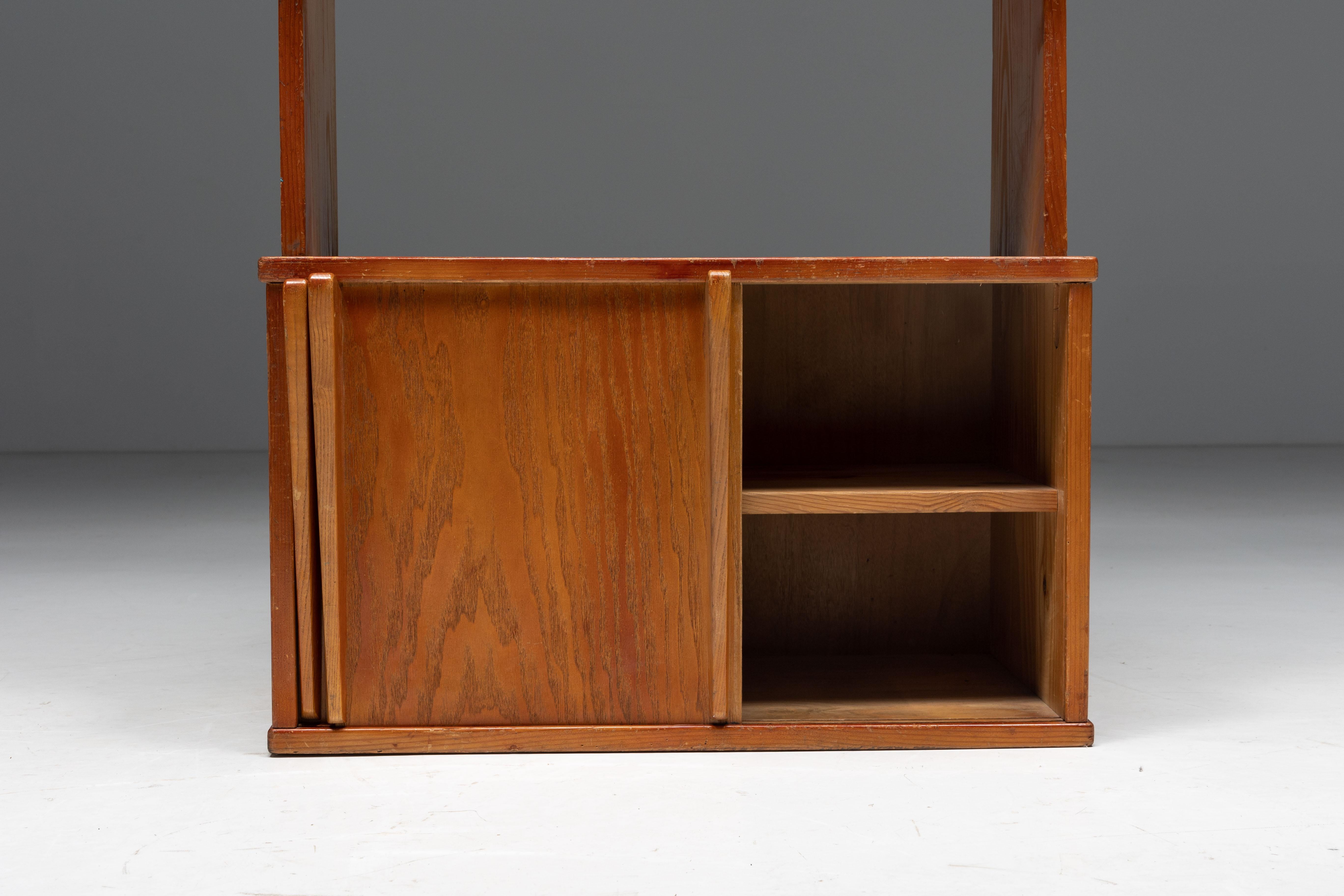Bookcase in the style of Charlotte Perriand, France, 1960s For Sale 1