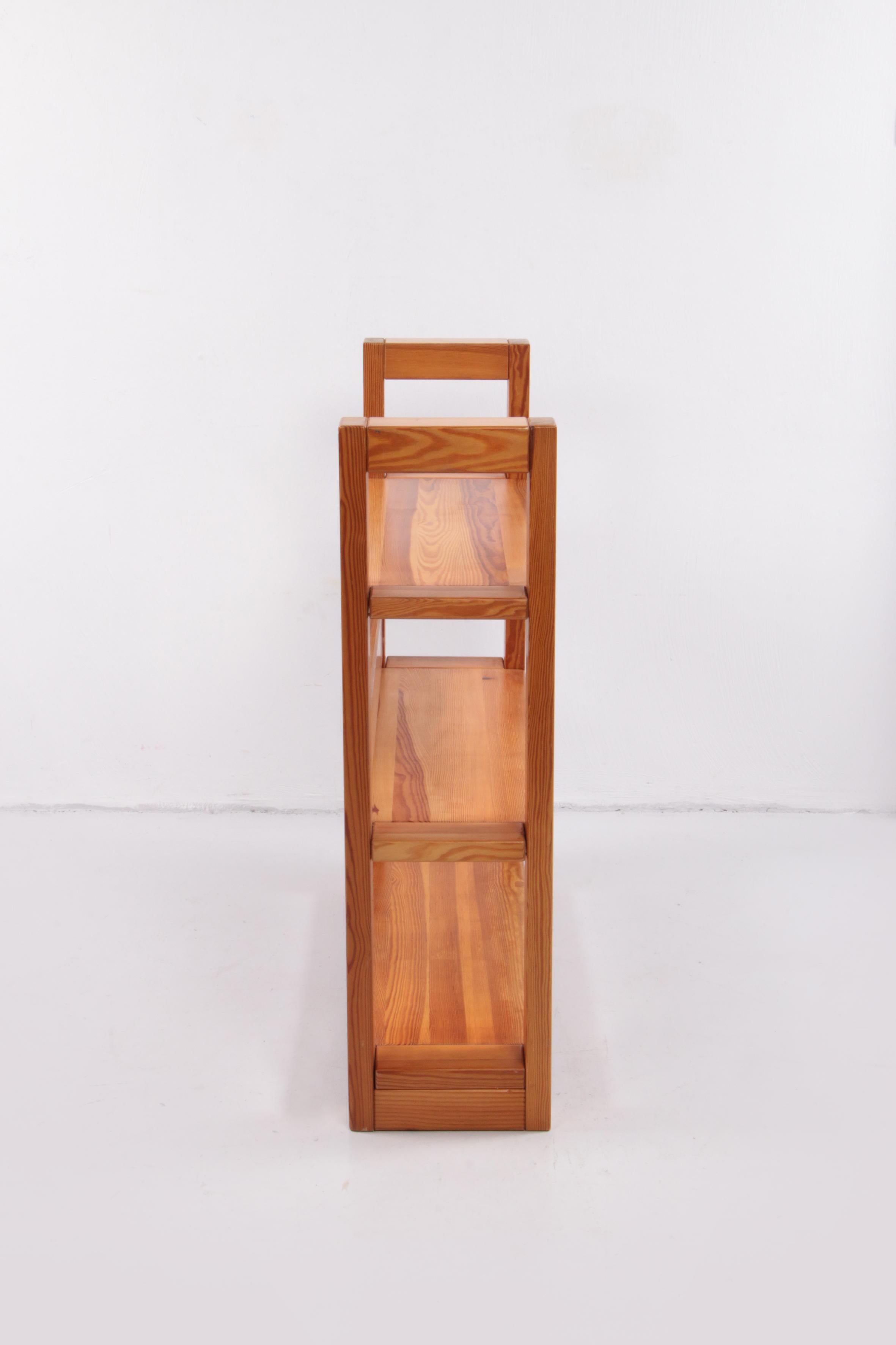 Bookcase in the style of Maison Regain made of elm wood 1970, France In Good Condition In Oostrum-Venray, NL