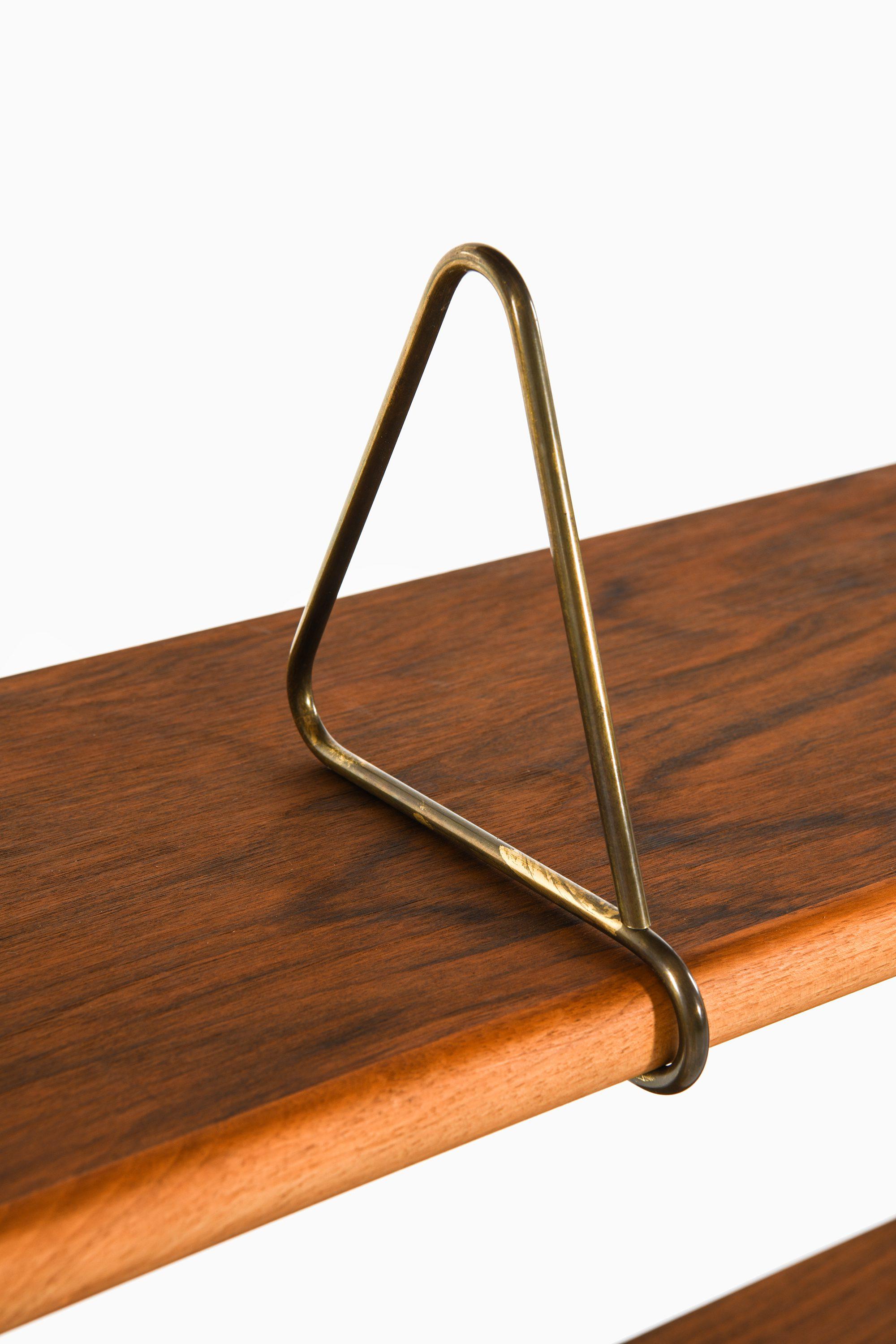 Bookcase in Walnut, Elm, Beech and Brass in the Style of William Watting, 1950's For Sale 5