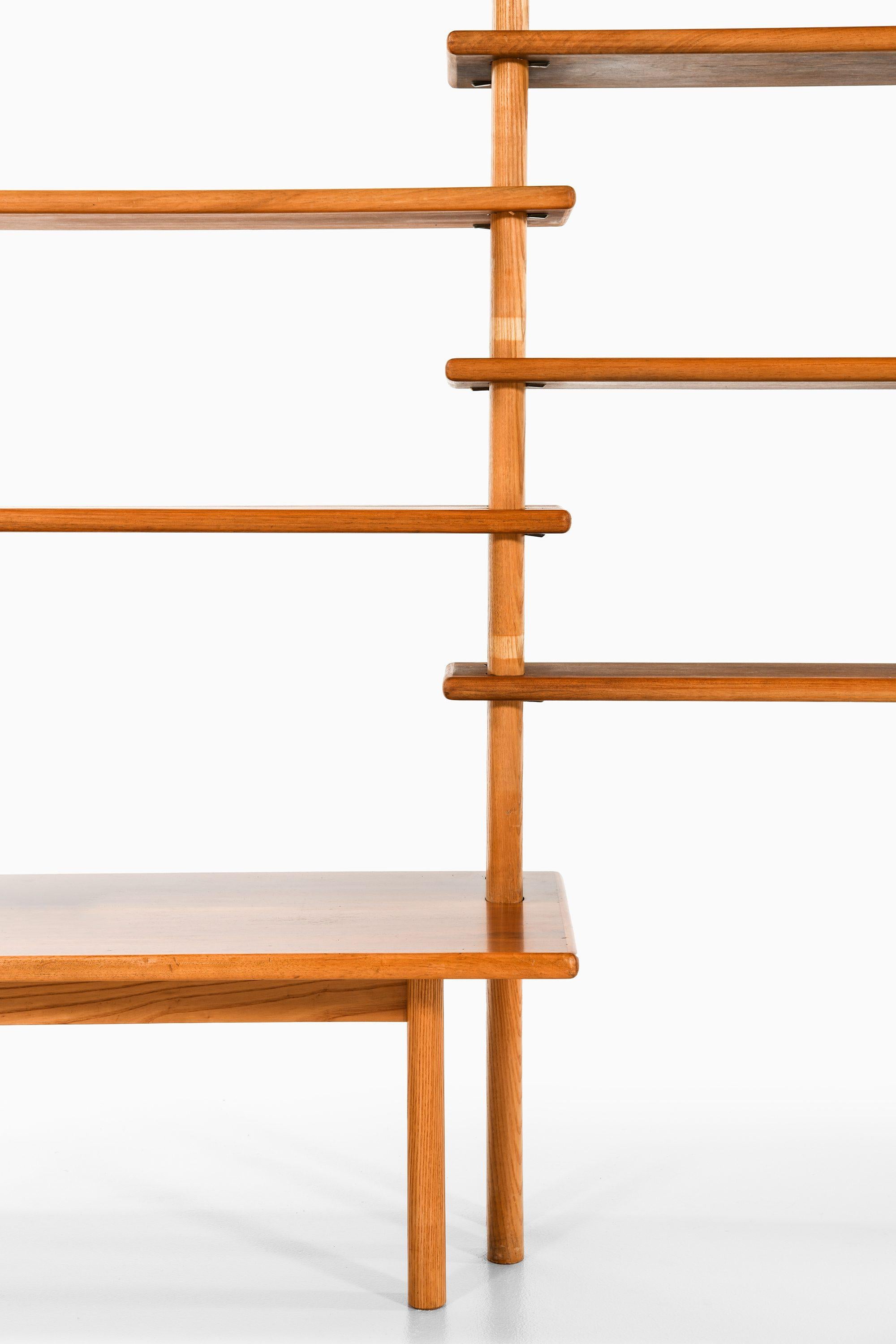 20th Century Bookcase in Walnut, Elm, Beech and Brass in the Style of William Watting, 1950's For Sale
