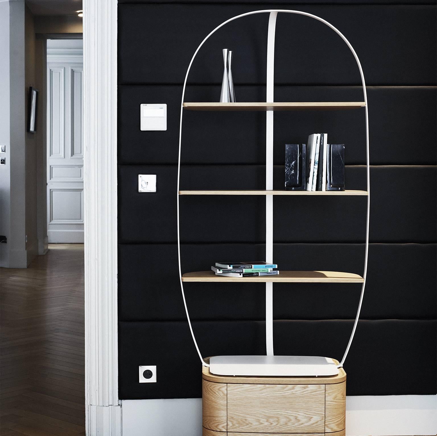 Bookcase Klec S in Light Oak and White Lacquered Metal In New Condition For Sale In Toulouse, FR