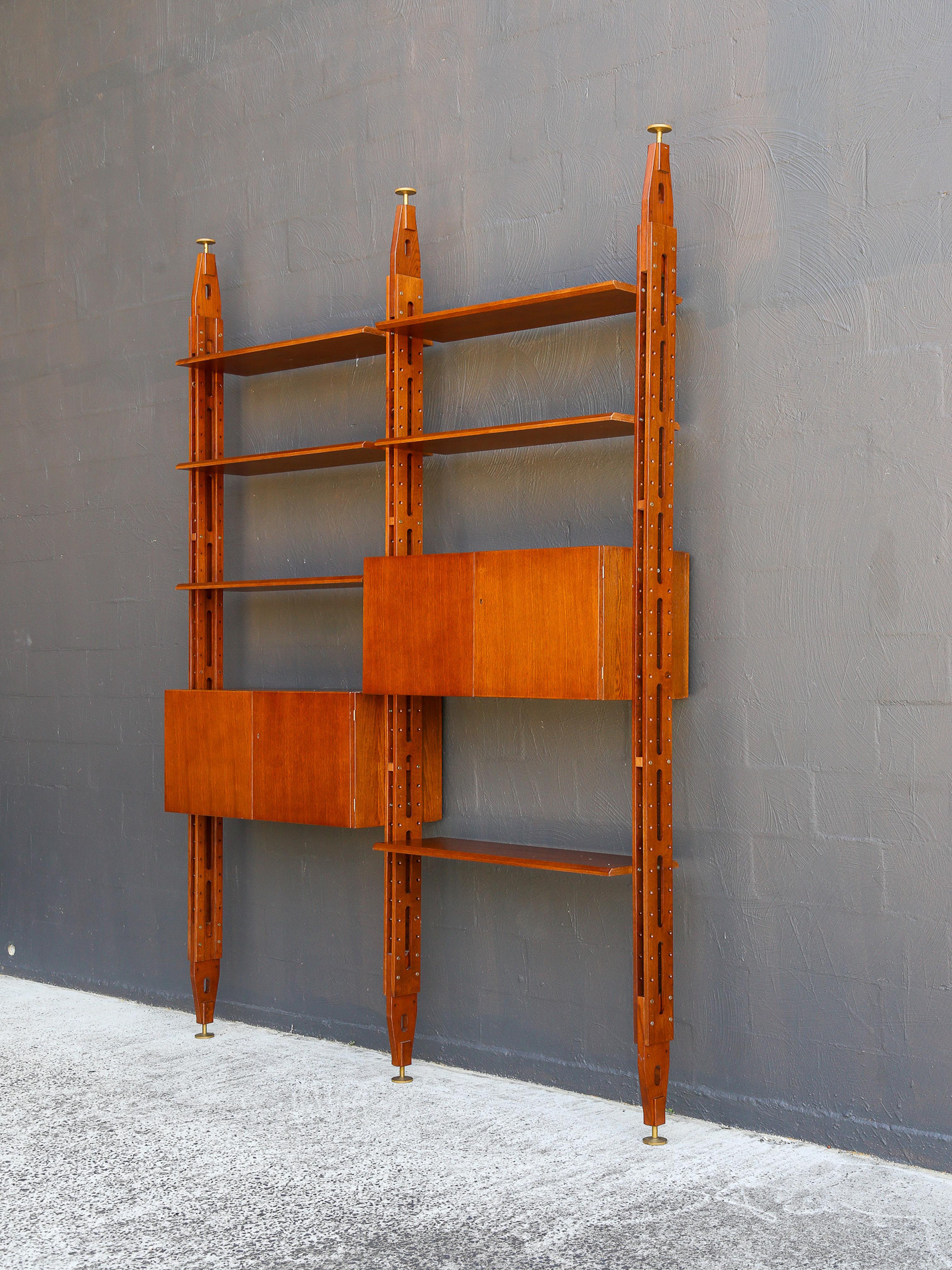 LB7 bookcase, designed by Franco Albini and manufactured by Poggi in 1957. Modular bookstore composed by upholds, containers with flying and doors, shelve. The industrial standard for every product component allows permanent and different solutions,