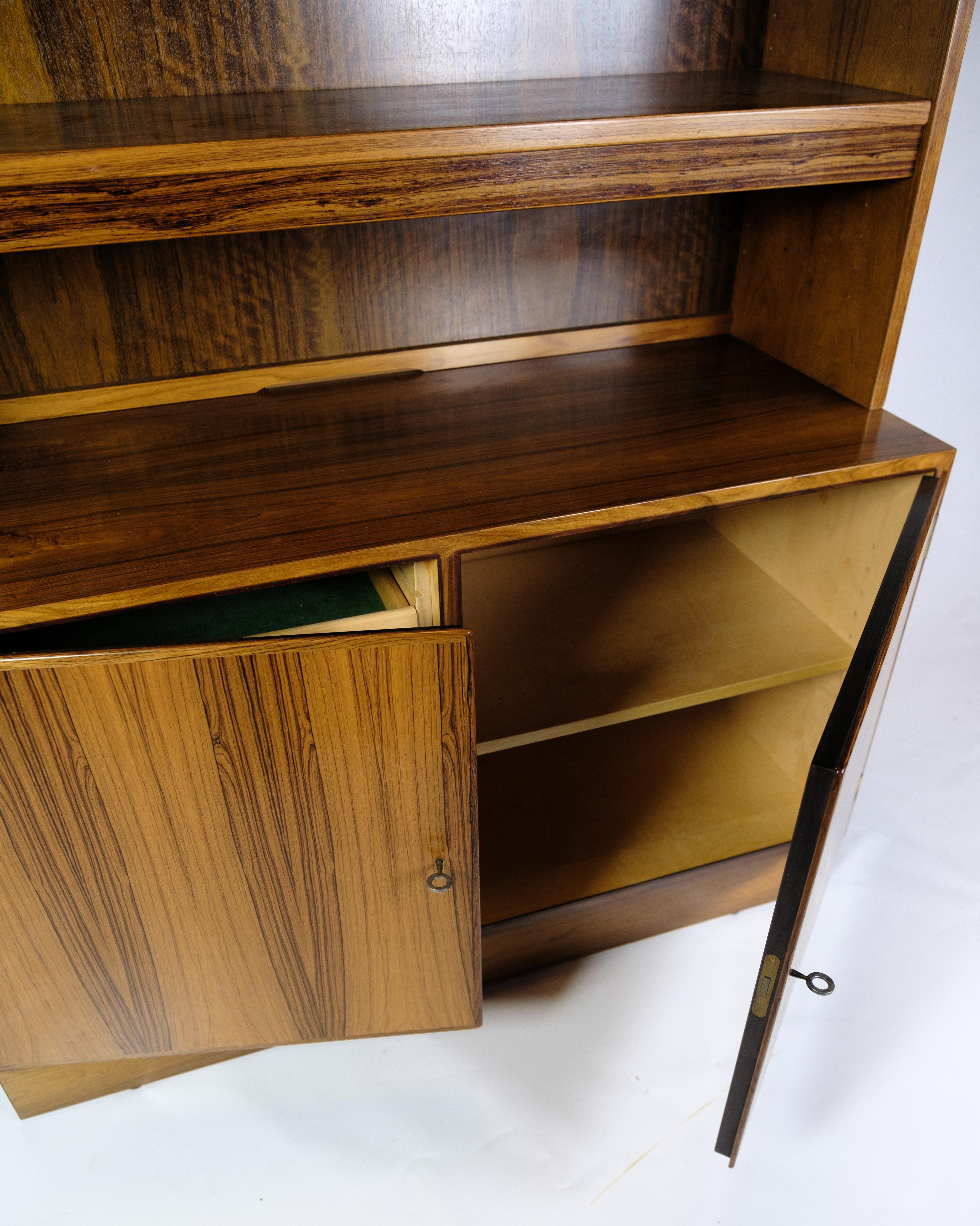 Bookcase Made In Rosewood Made By Hundevad Furniture From 1960s In Good Condition For Sale In Lejre, DK