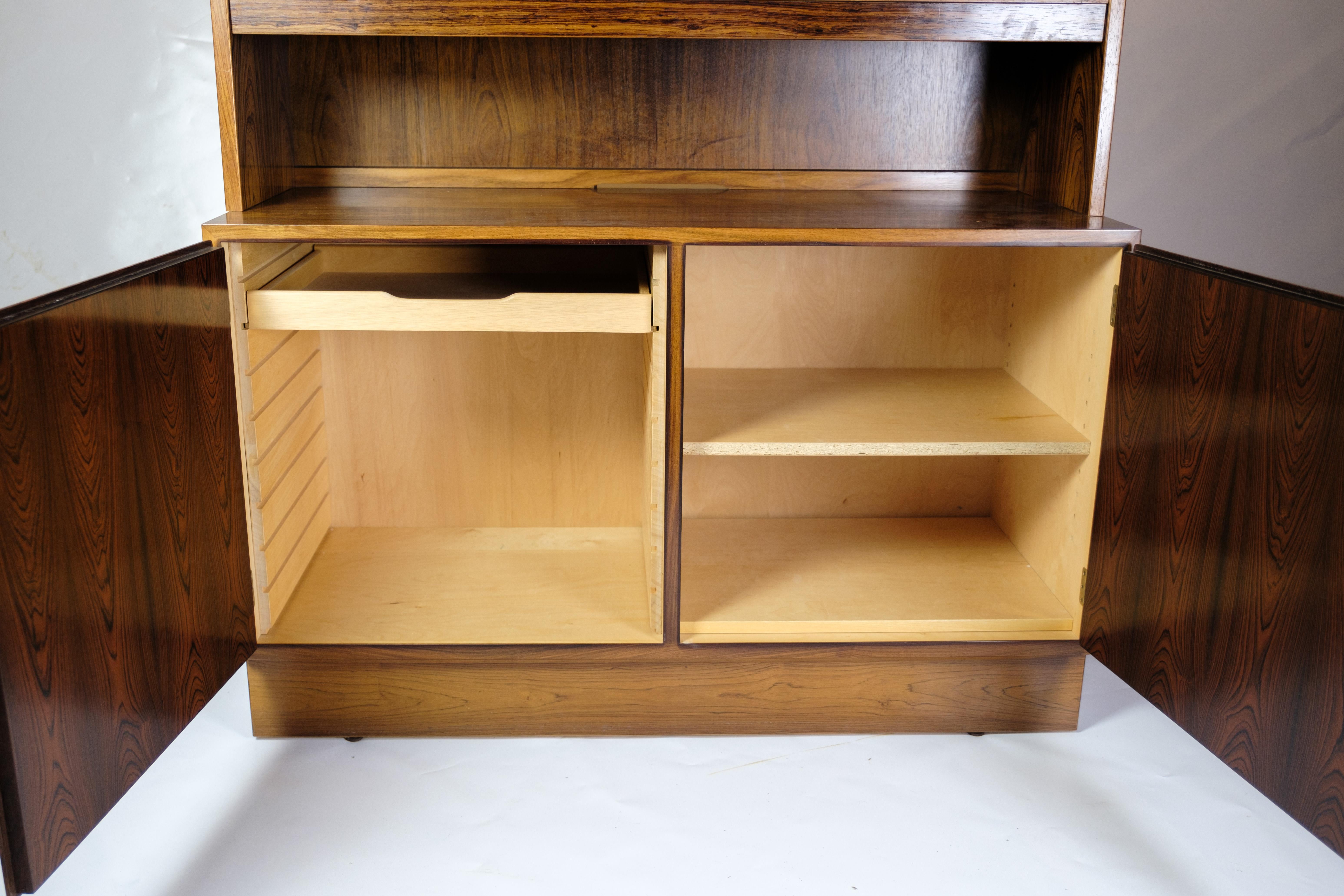 Milieu du XXe siècle Bibliothèque fabriquée en bois de rose par Hundevad Furniture à partir des années 1960 en vente