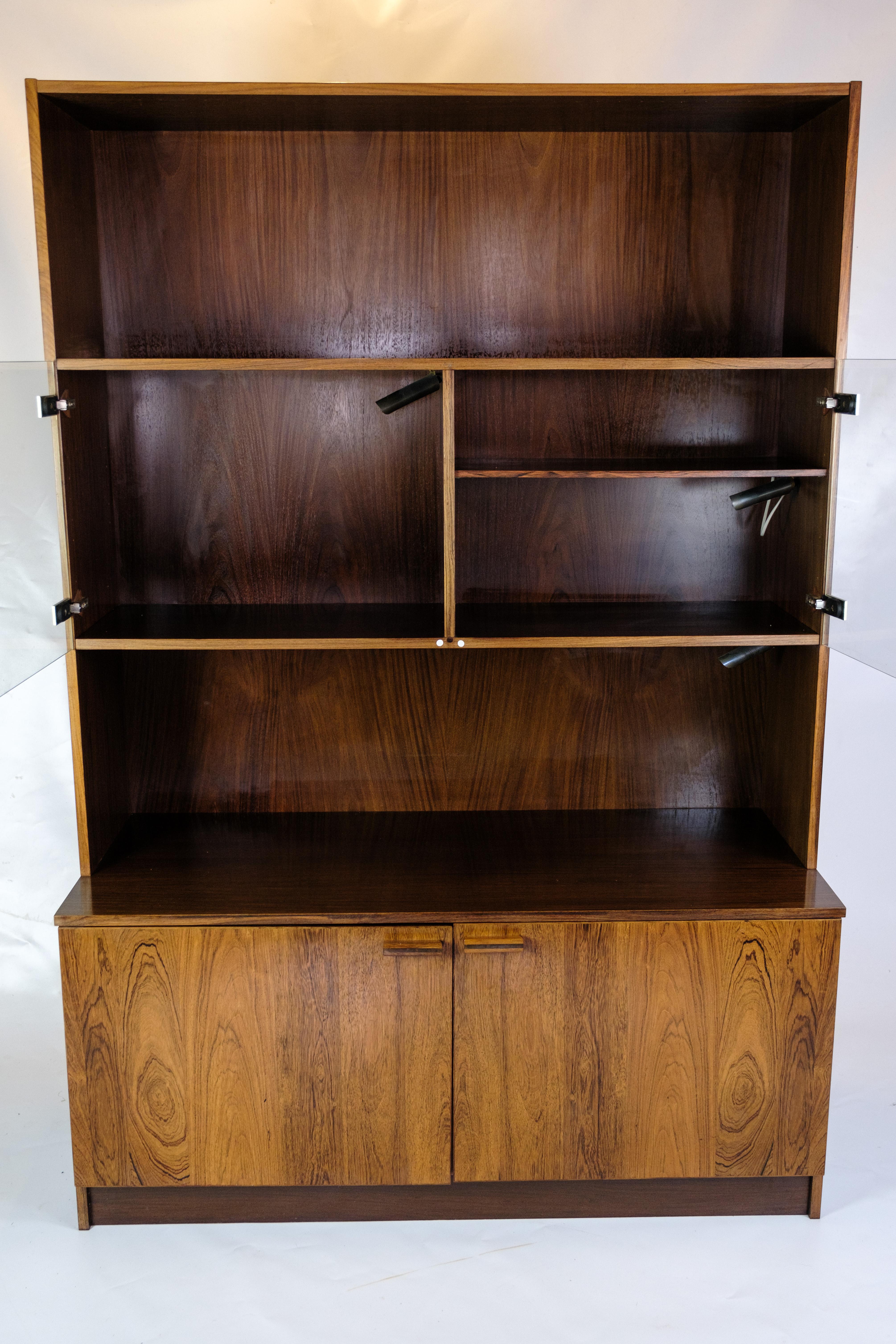 Bücherregal aus Palisanderholz mit Lichtanzeige, dänisches Design aus den 1960er Jahren (Moderne der Mitte des Jahrhunderts) im Angebot