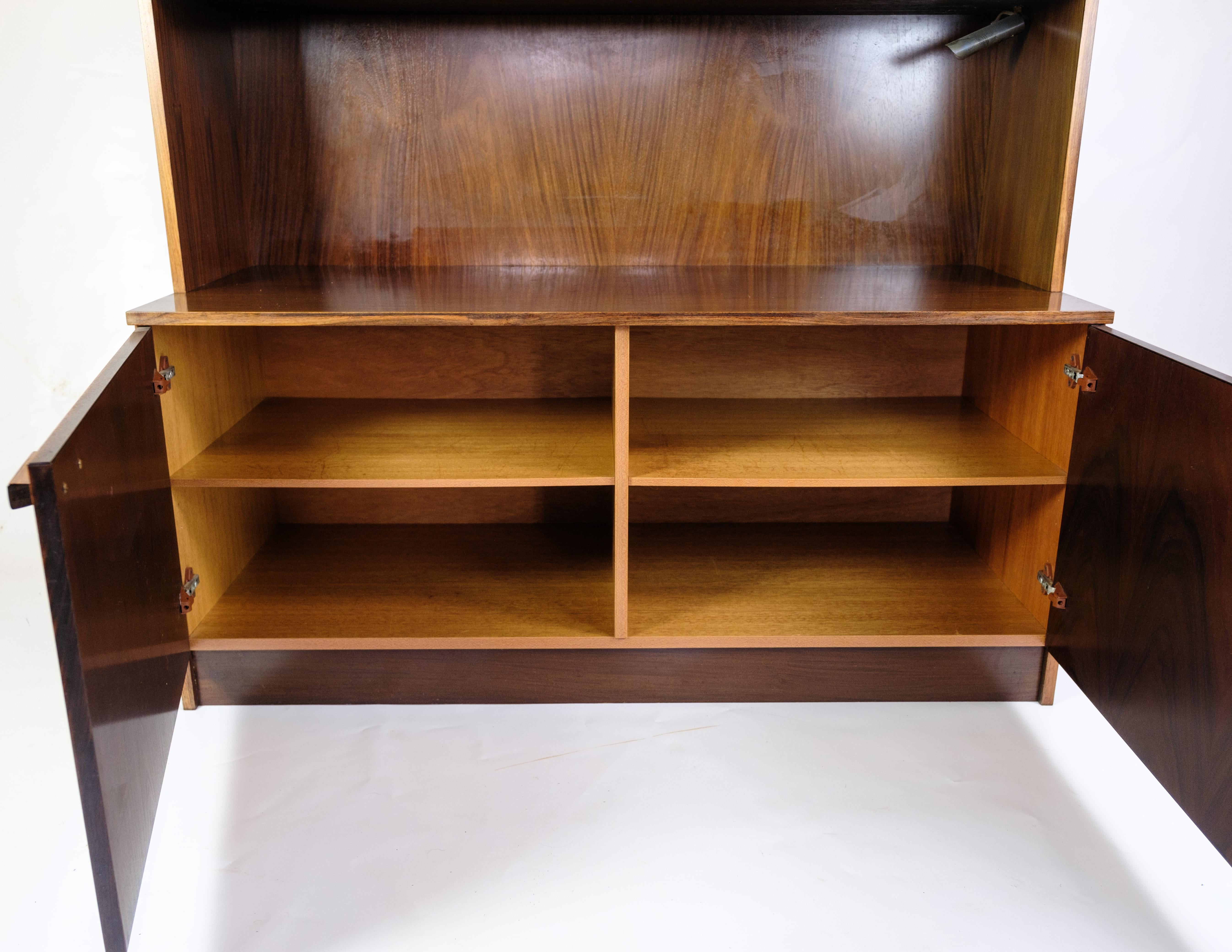 Bücherregal aus Palisanderholz mit Lichtanzeige, dänisches Design aus den 1960er Jahren im Zustand „Gut“ im Angebot in Lejre, DK