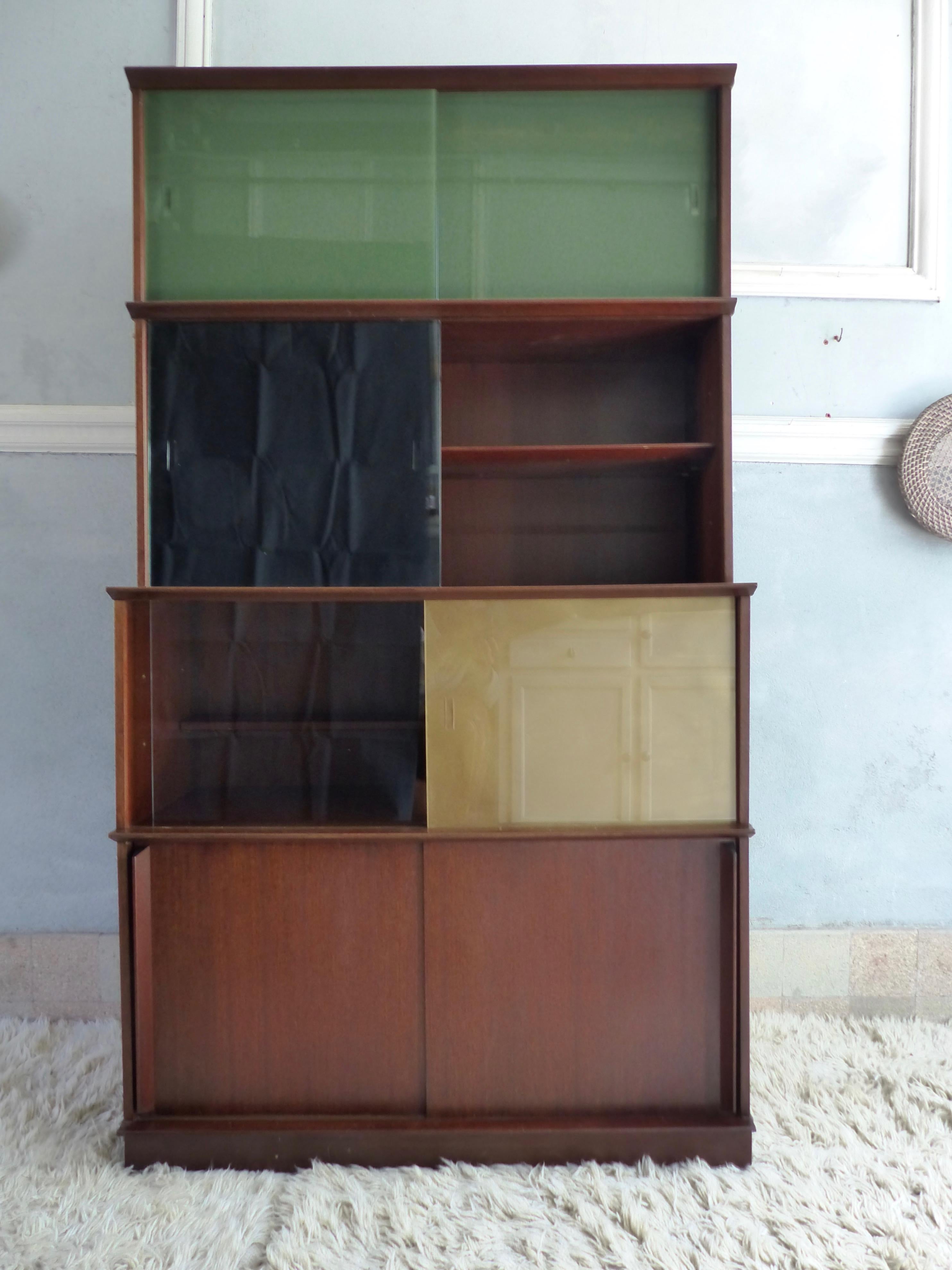 Superb library showcase or bookcase in mahogany, vintage 1960s.

Made by Didier Rozaffy for Oscar Furniture, French manufacturer of the 1950s, precursors of modular furniture.

Easily removable thanks to a typical Oscar system, interlocking and