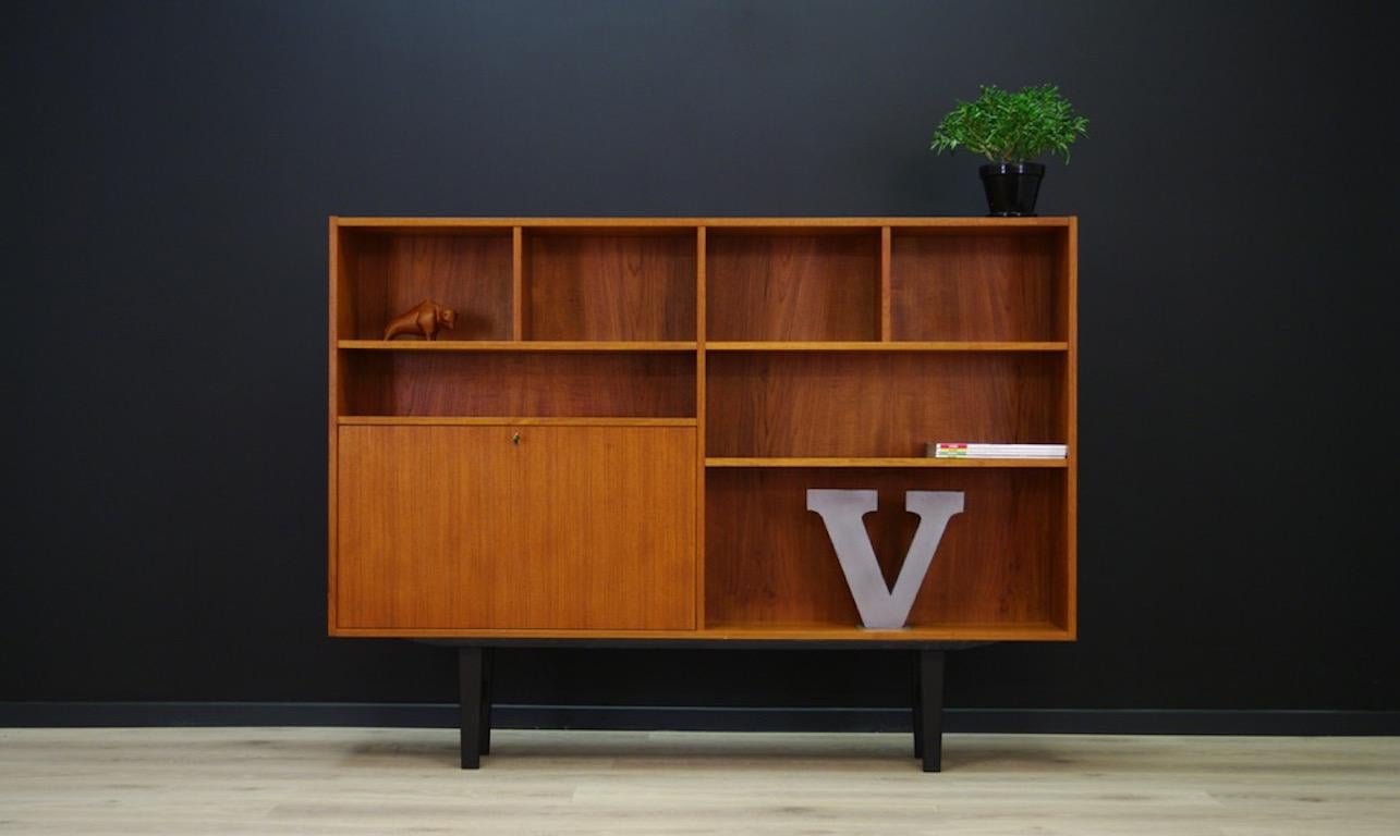 Midcentury bookcase. Classic look with beautiful straight line. Form veneered with teak.

Product details

Designer: unknown

Producer: unknown

Model: unknown

Materials: veneered with Teak

Period: 1960s-1970s.

Condition: Good