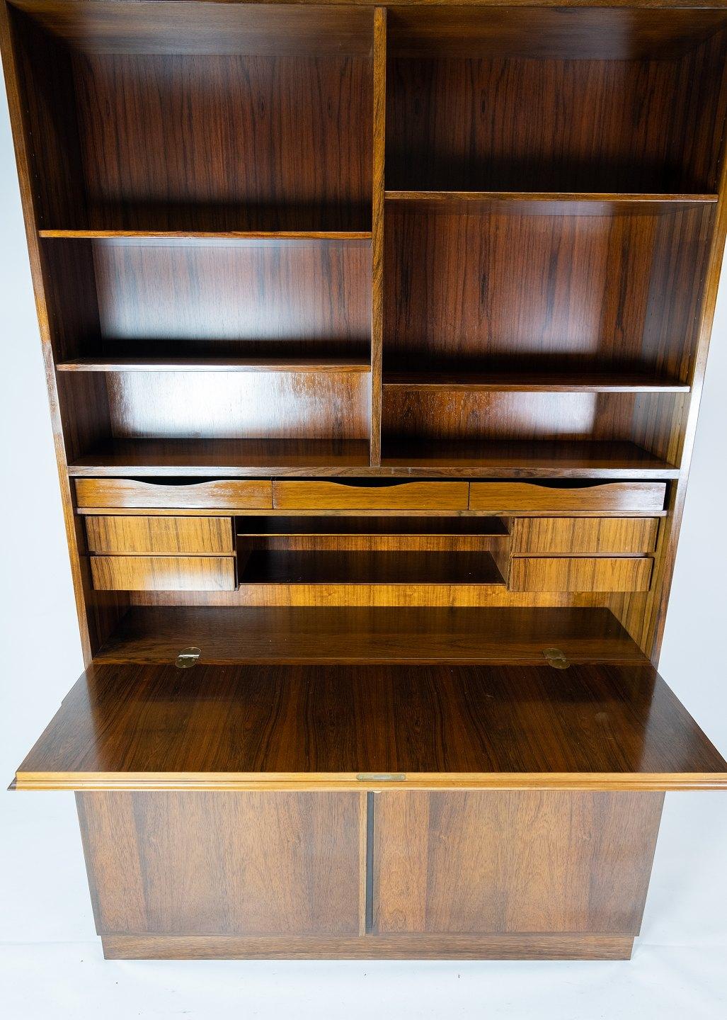 Bücherregal mit Schränke aus Palisanderholz, Modell Nr. 9, entworfen von Omann Junior (Rosenholz) im Angebot