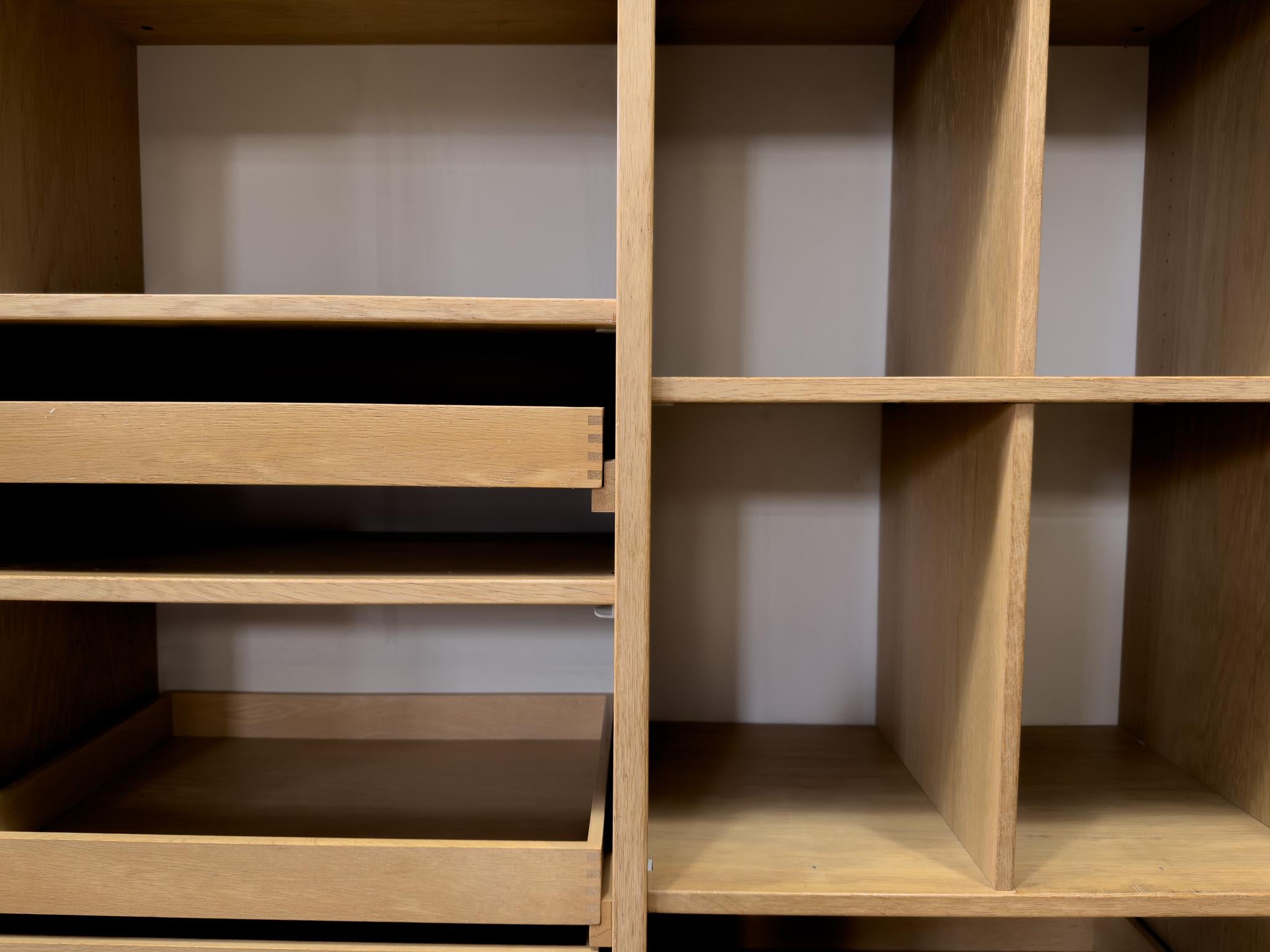 Bücherregal mit Schubladen im Zustand „Gut“ im Angebot in London, GB