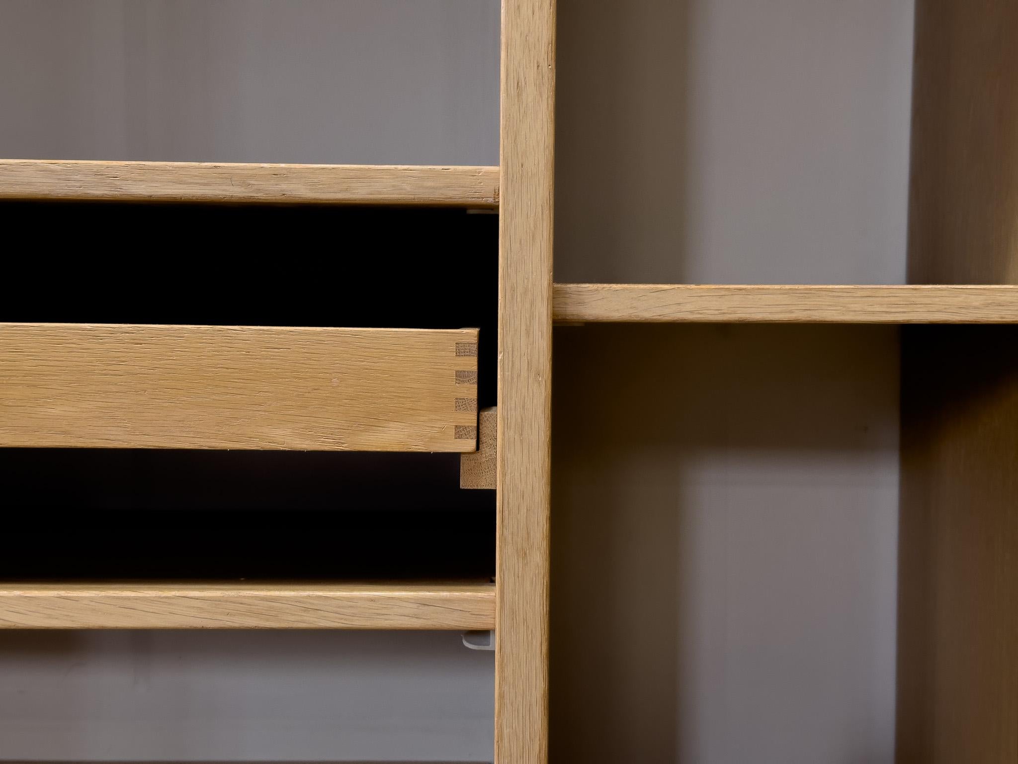 Bücherregal mit Schubladen (Mitte des 20. Jahrhunderts) im Angebot