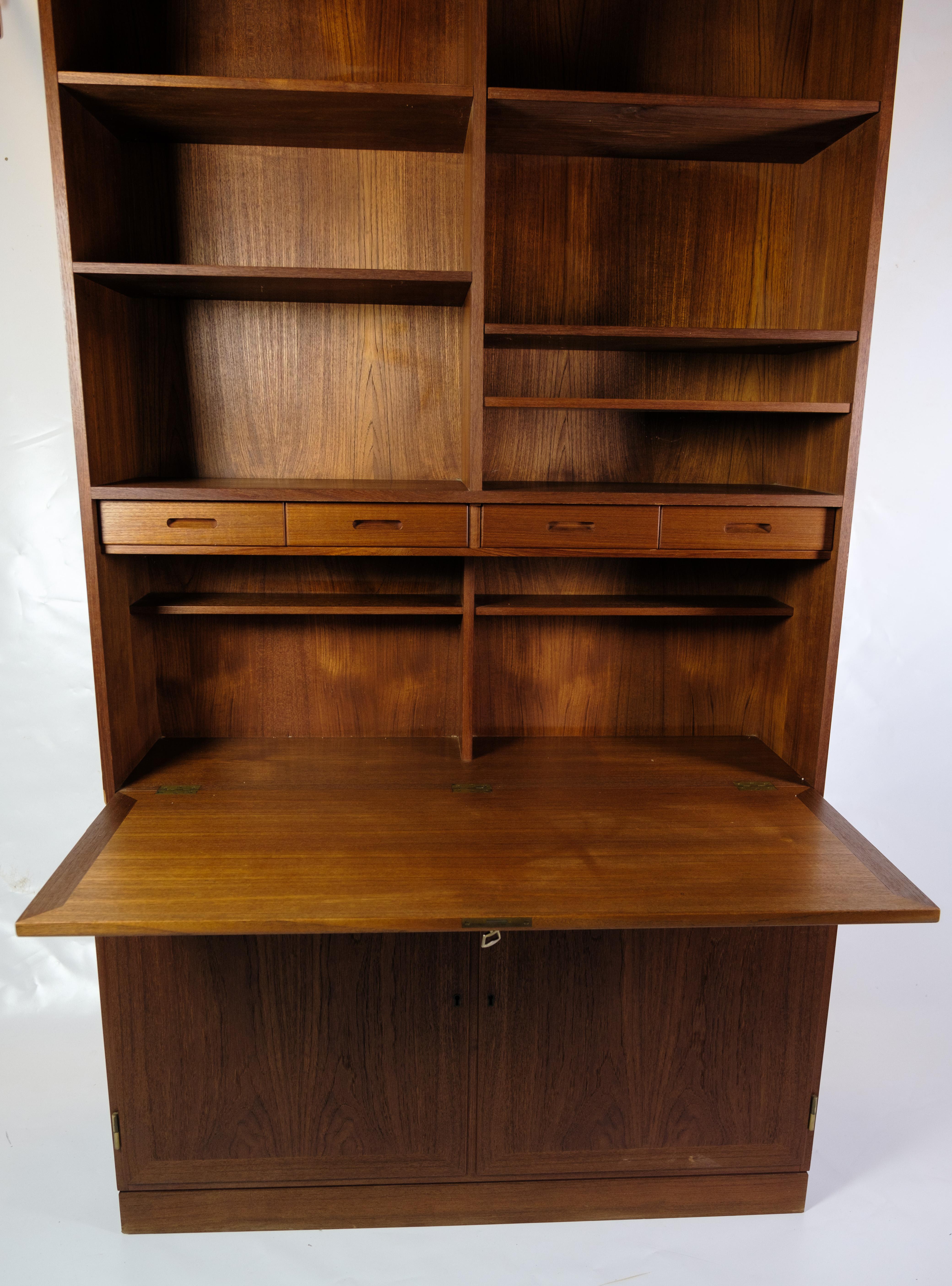 Bookcase With Secretary/Desk Made In Teak, Danish Design From 1960s In Good Condition For Sale In Lejre, DK
