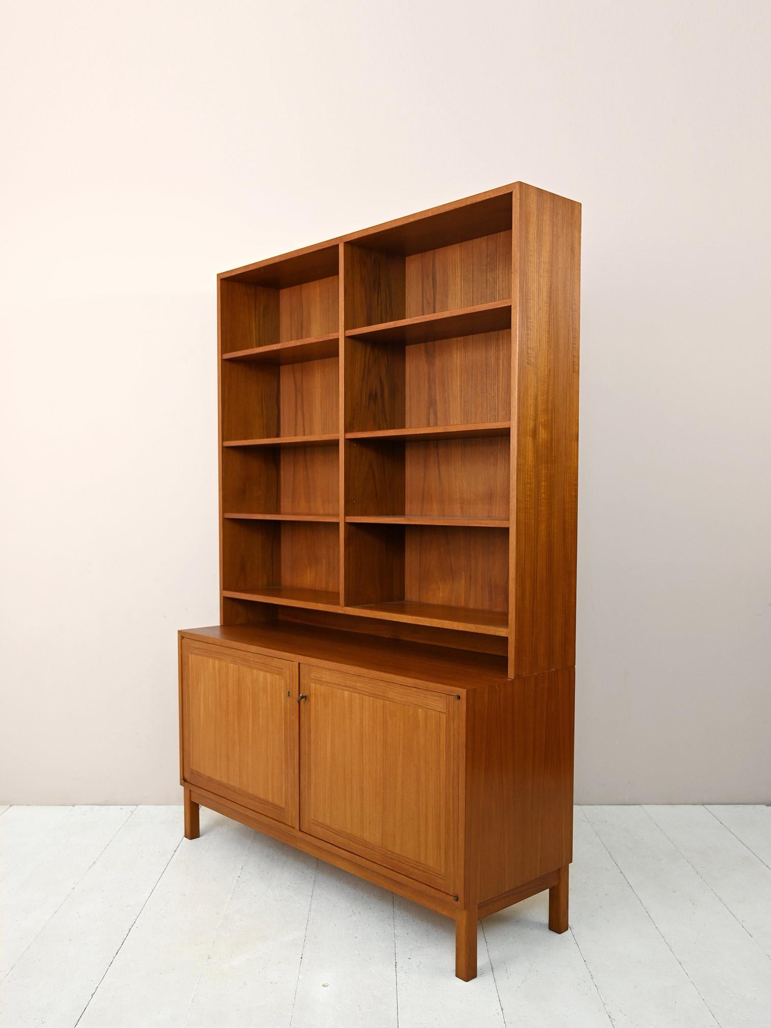 Bookcase with Sideboard In Good Condition For Sale In Brescia, IT